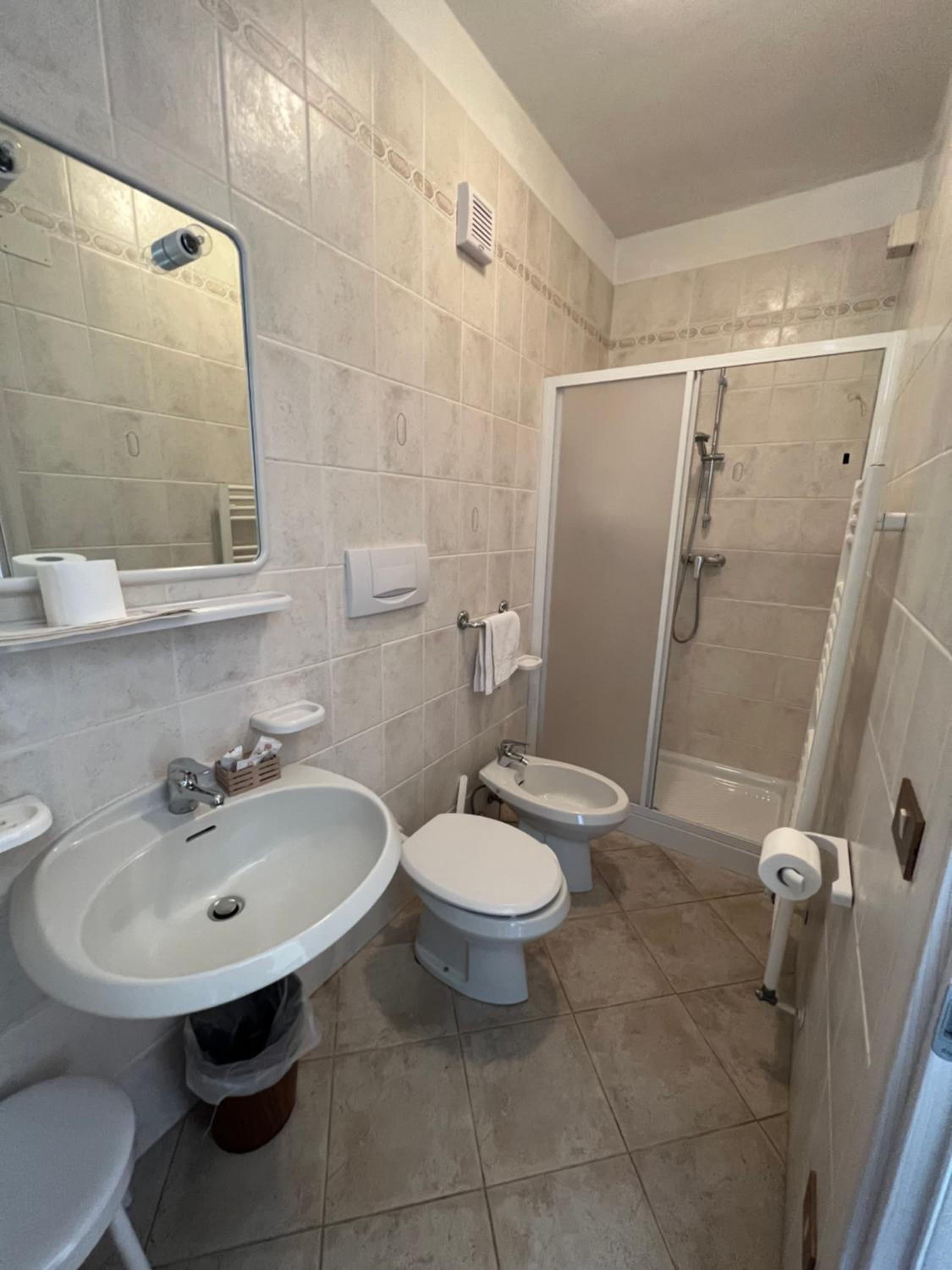 Small Double or Twin Room photo 3