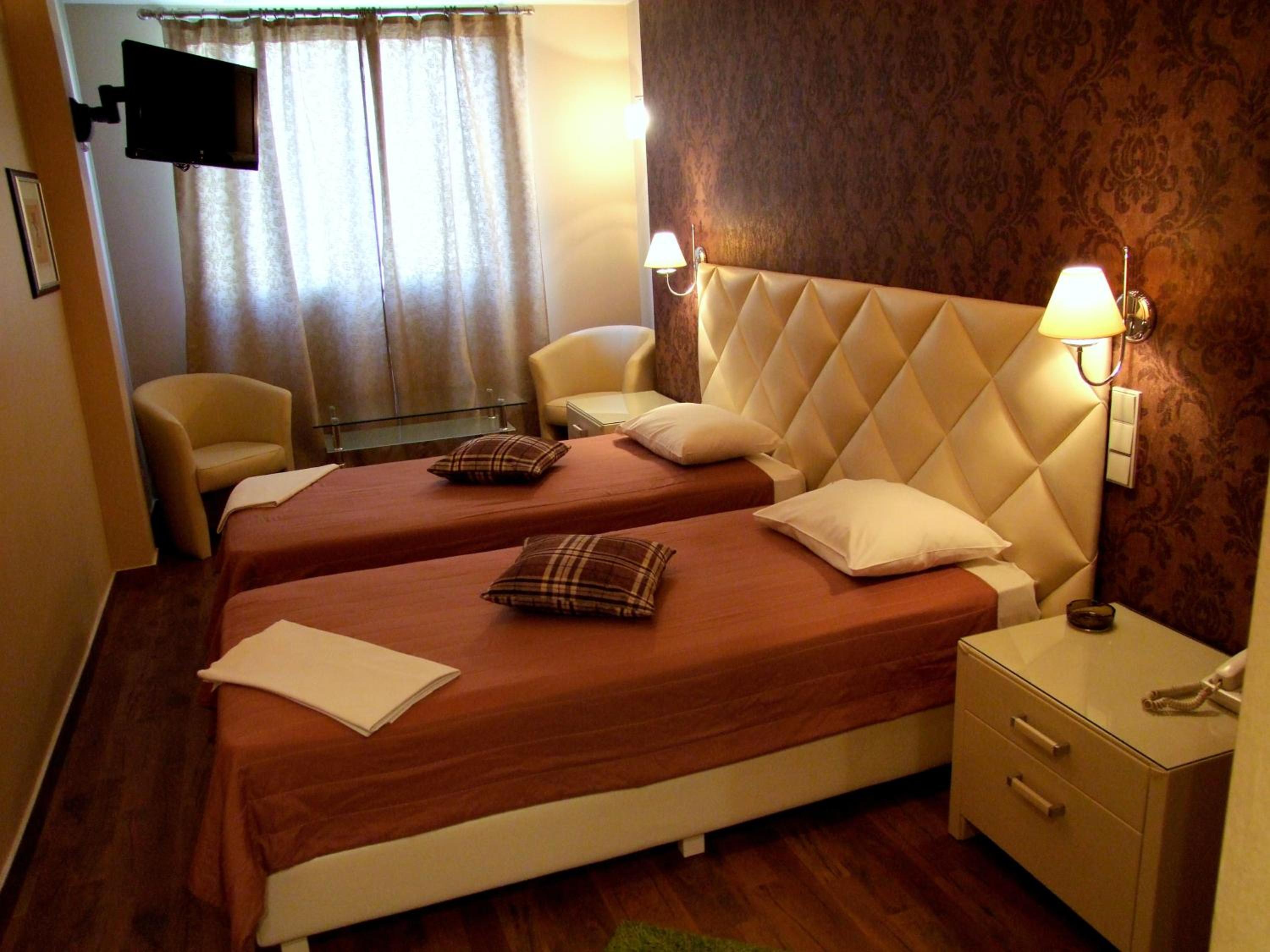 Twin Room - Photo 1