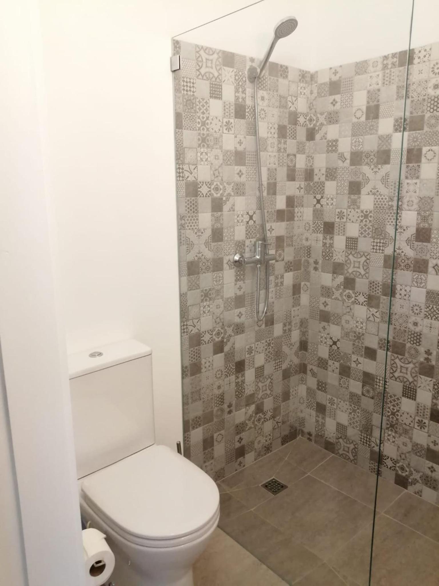 Double Room with Private Bathroom - Photo 4