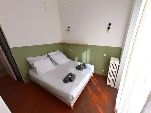Double Room with Private Bathroom - Photo 6