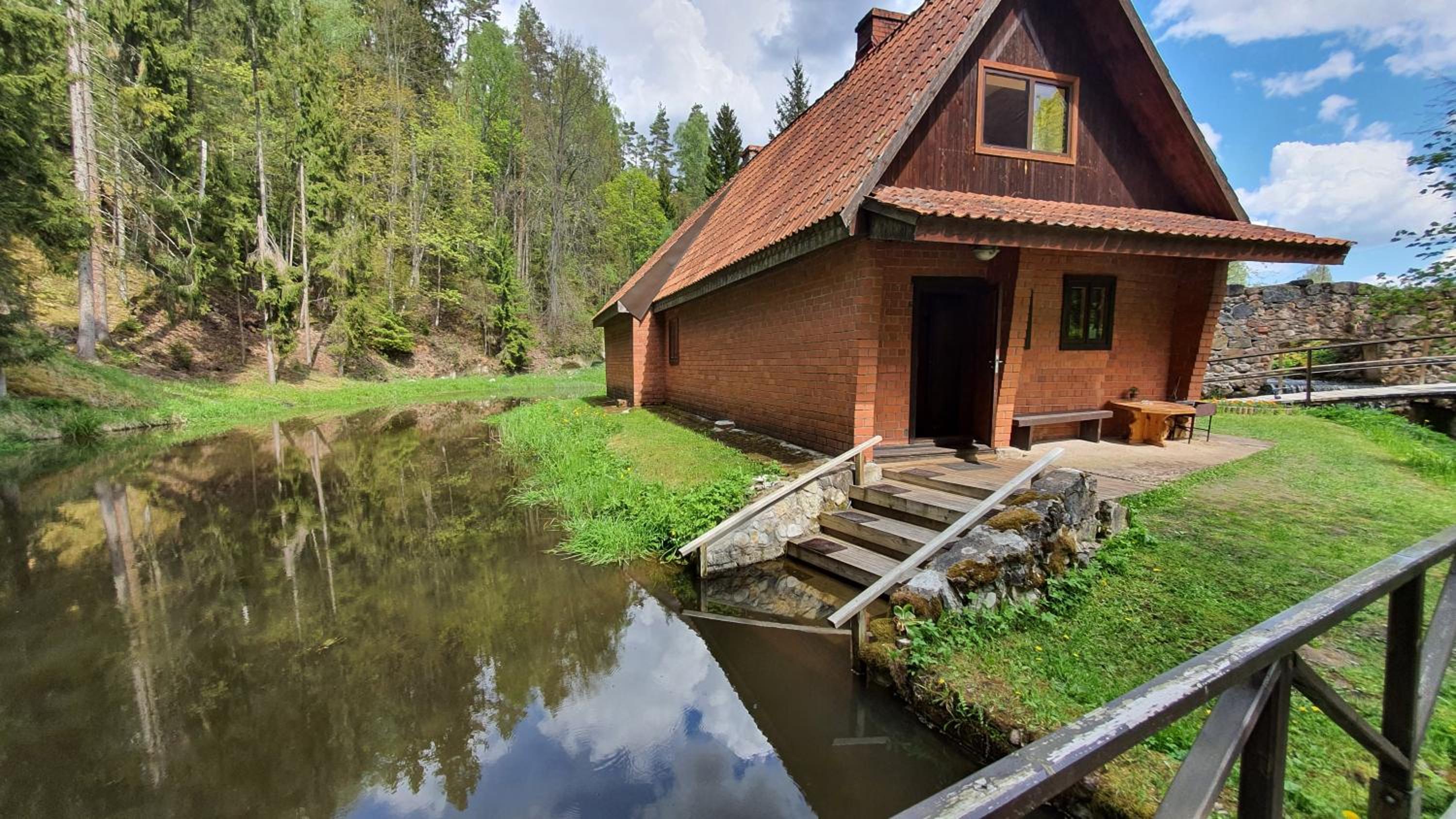 Two-Bedroom House - Photo 2