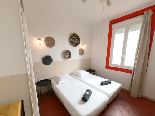 Twin Room - Photo 1