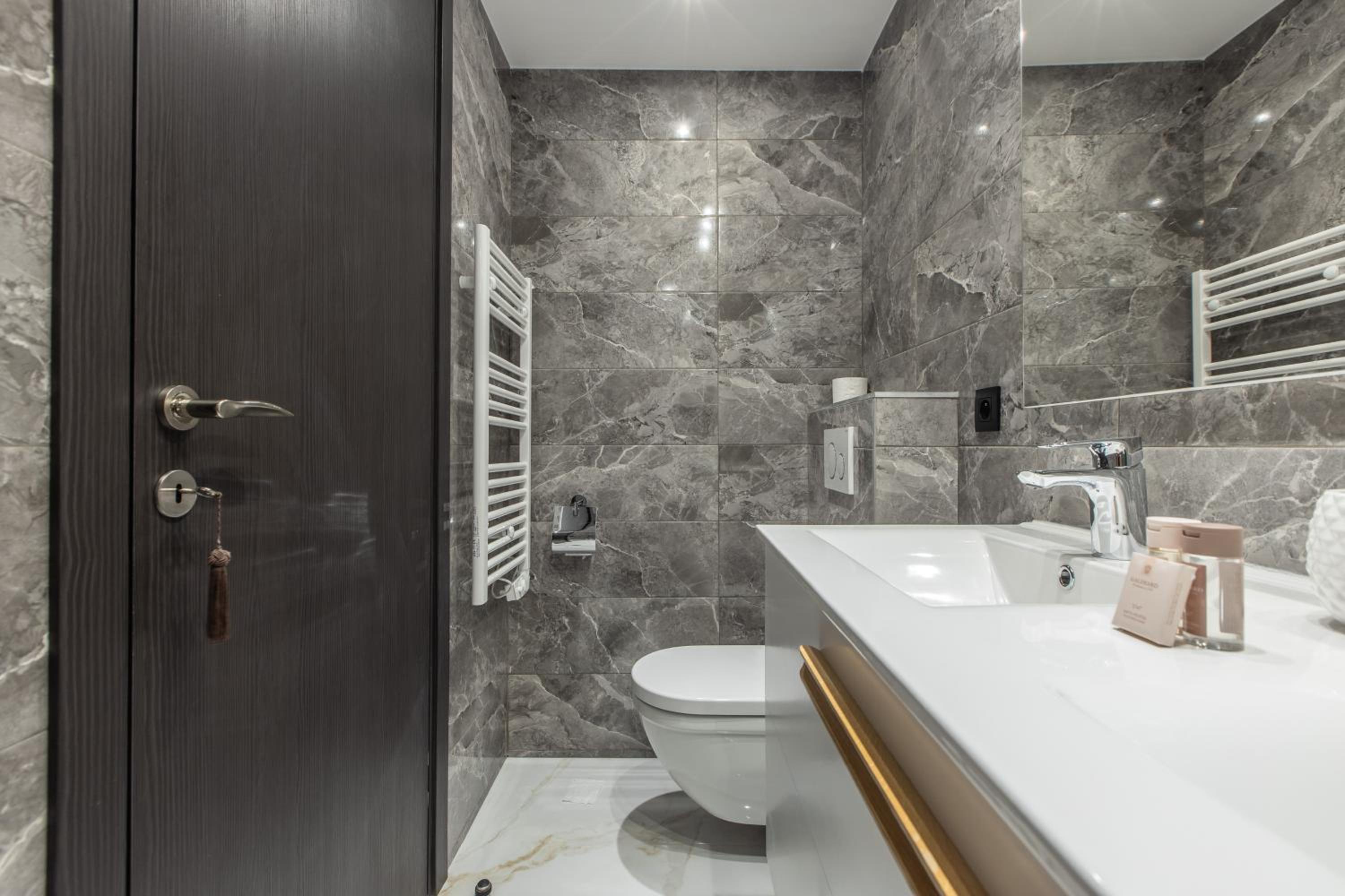 Jade Two-Bedroom Apartment - Photo 10