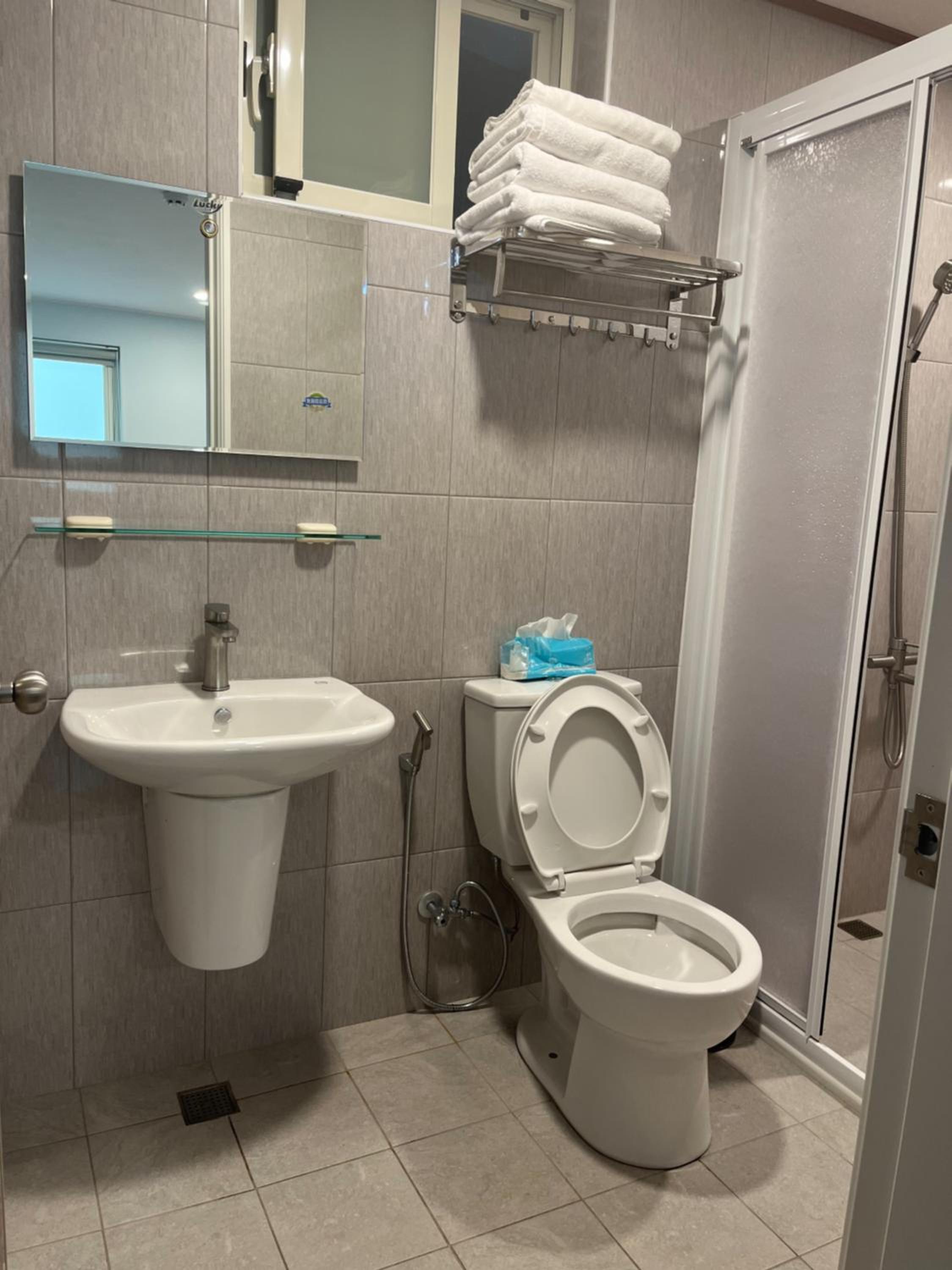 Quadruple Room with Private Bathroom photo 3