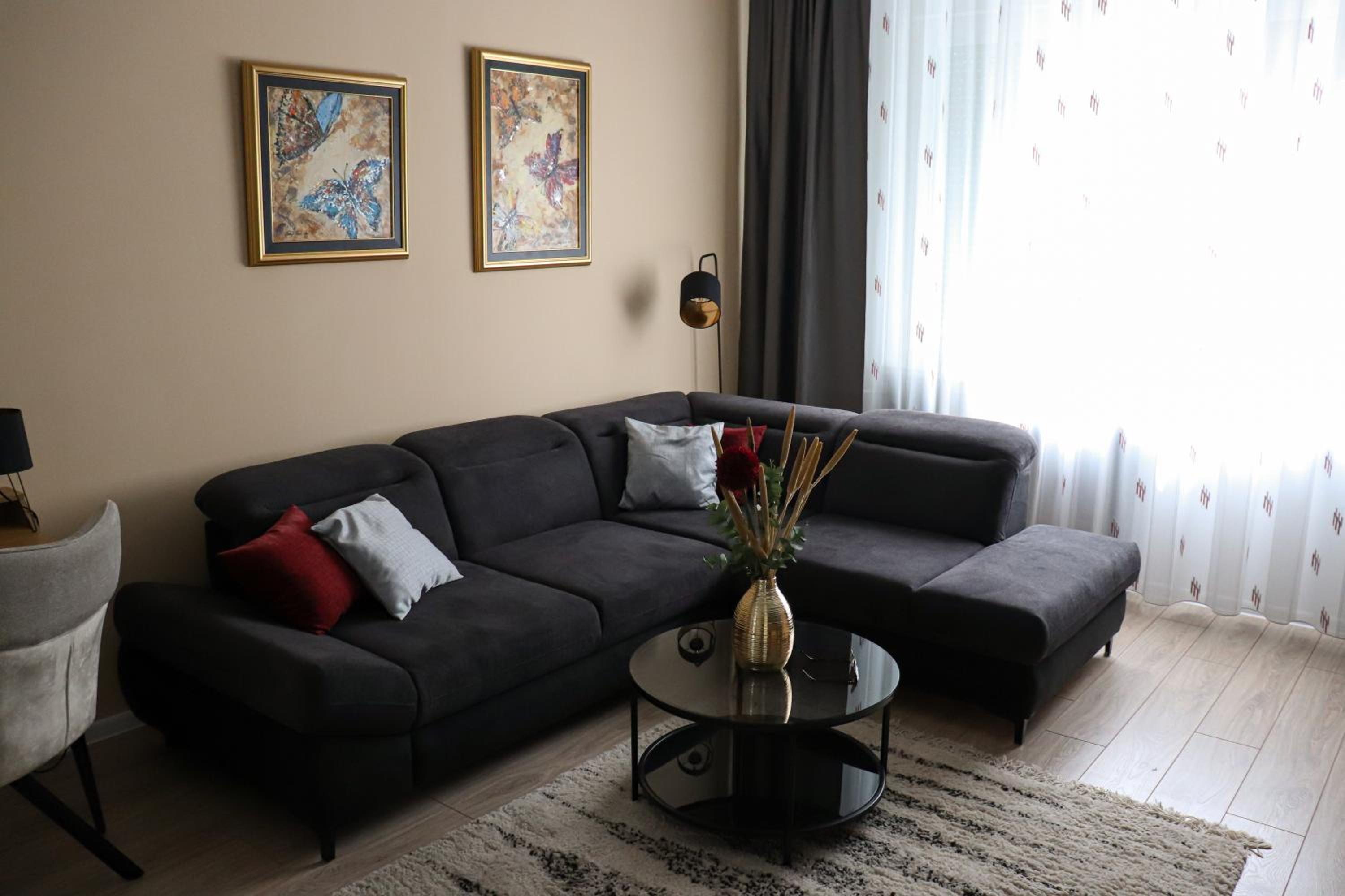 One-Bedroom Apartment - Photo 17