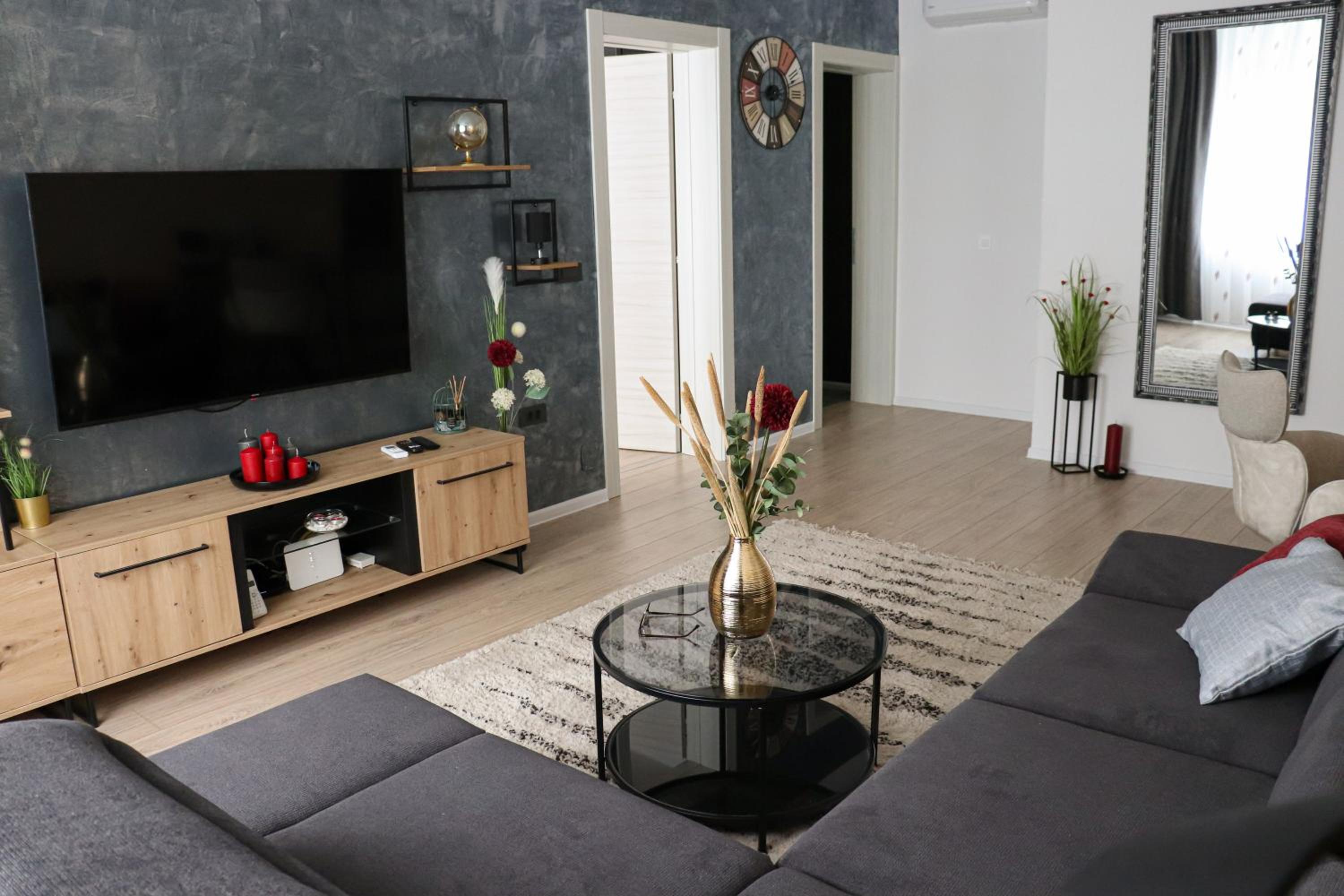 One-Bedroom Apartment - Photo 32