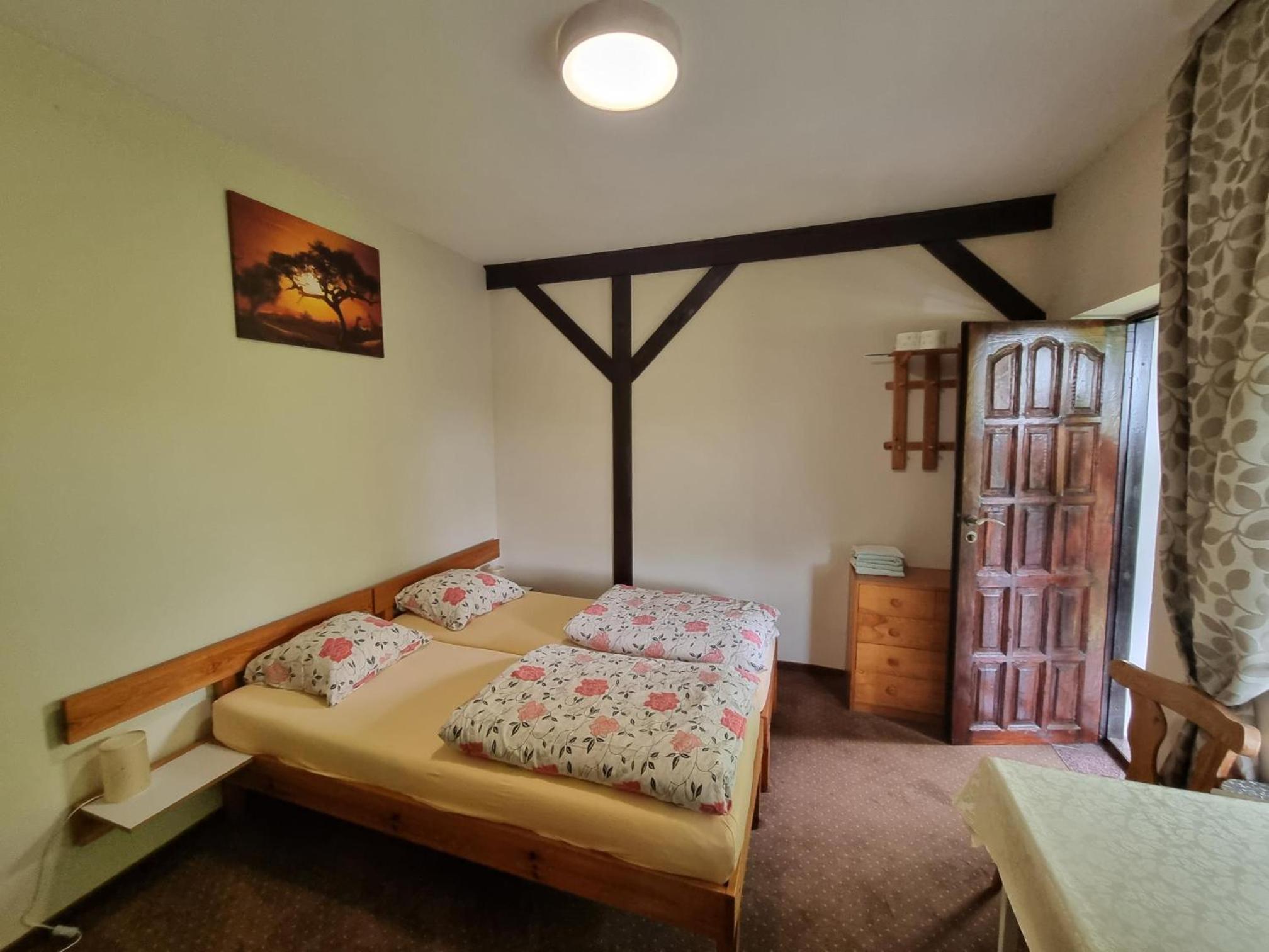 Small Double Room - Photo 1