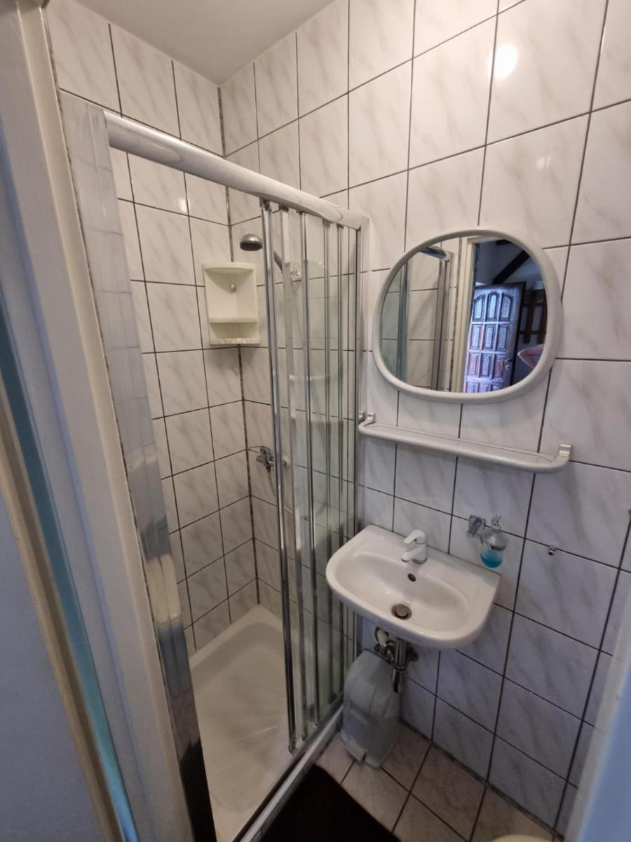 Small Double Room - Photo 3