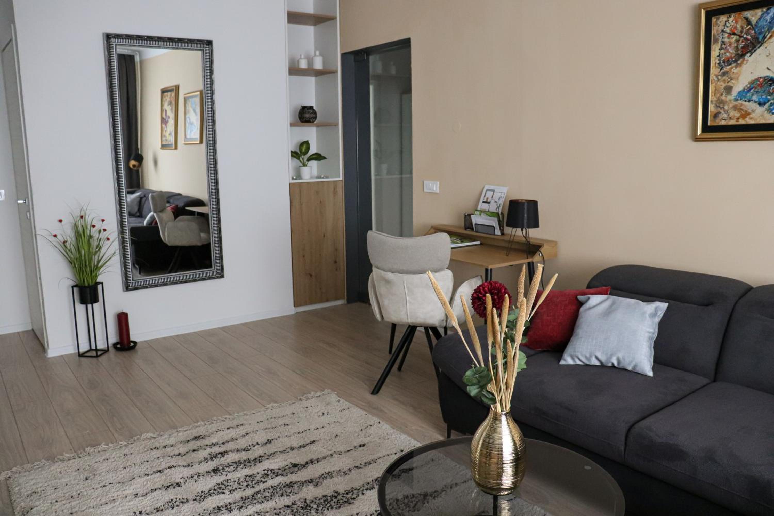 One-Bedroom Apartment - Photo 6