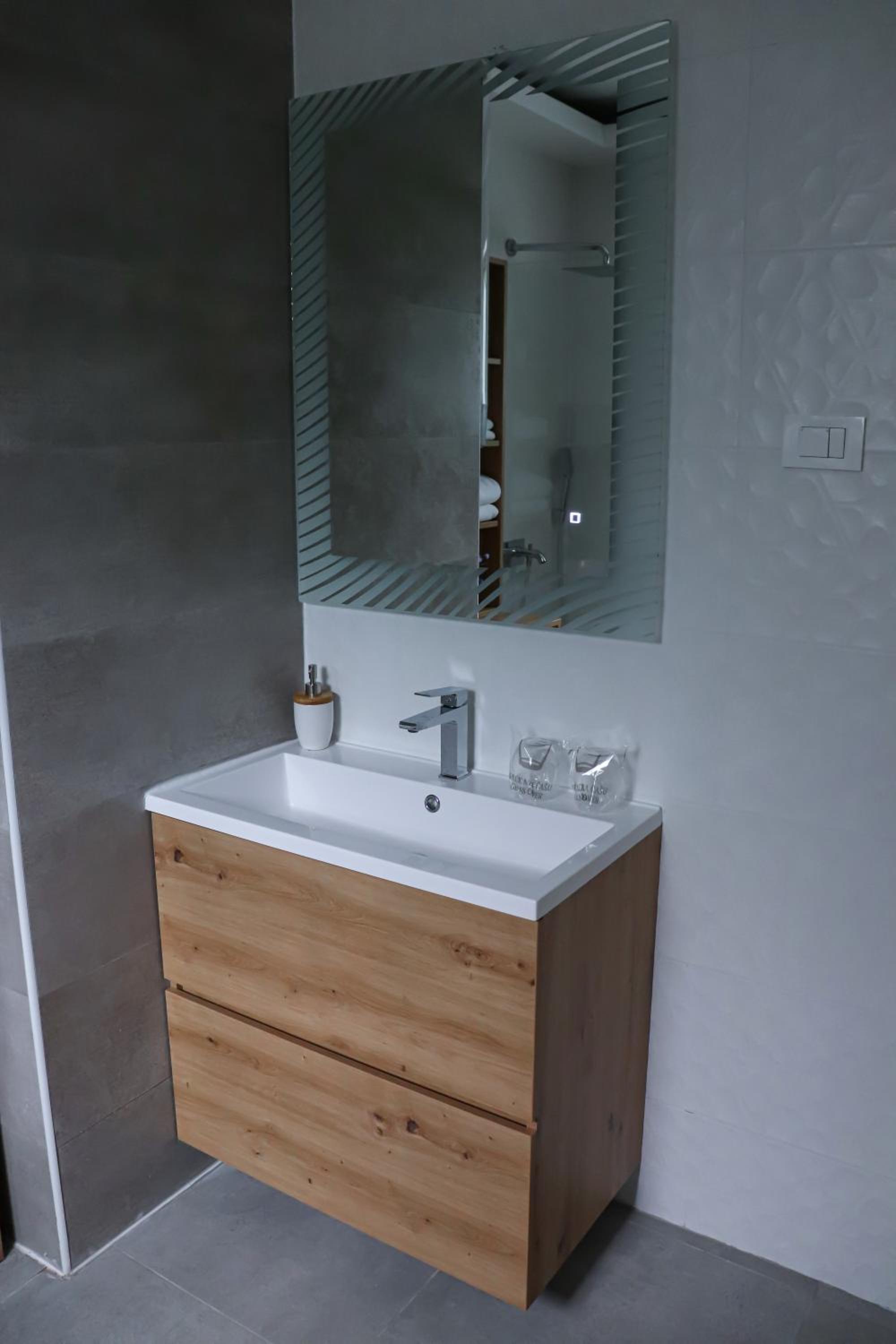 One-Bedroom Apartment - Photo 11