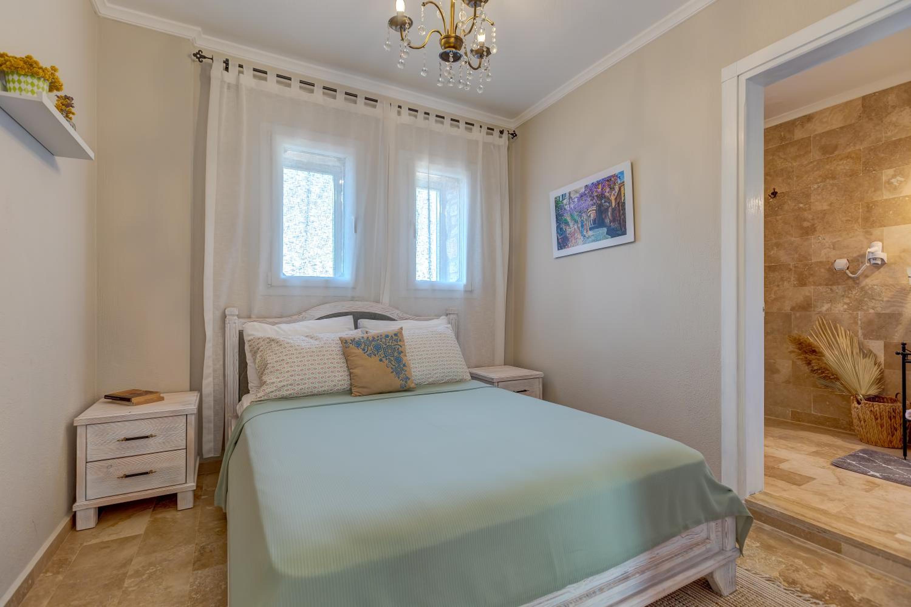 Double Room - Photo 6