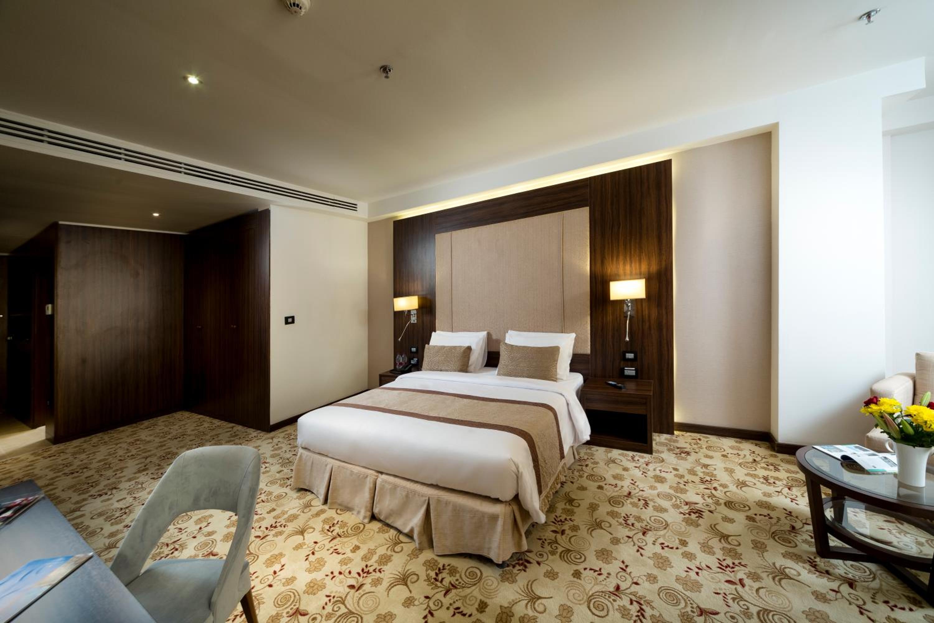 Deluxe King Room - Photo 6