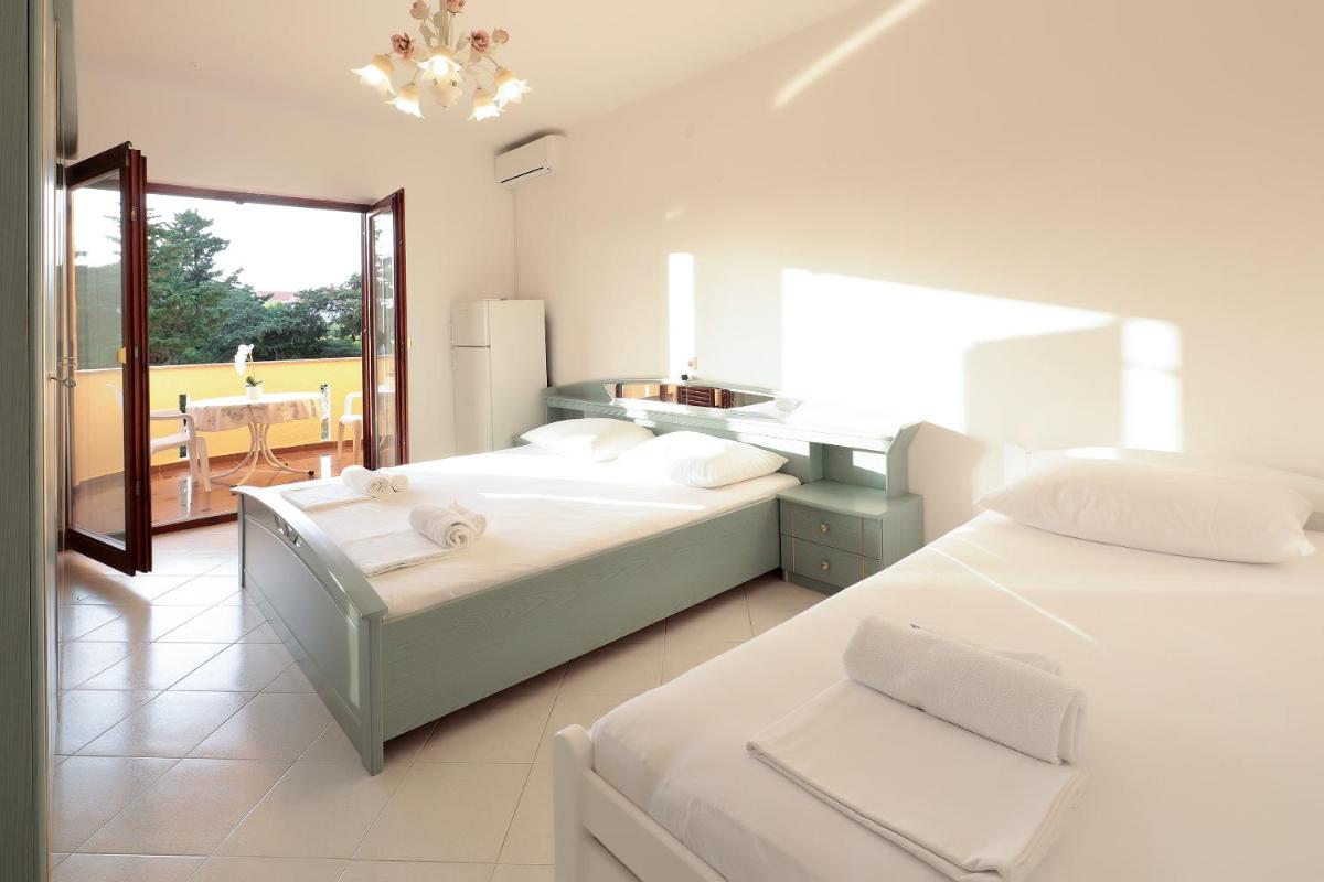 Standard Triple Room photo 2