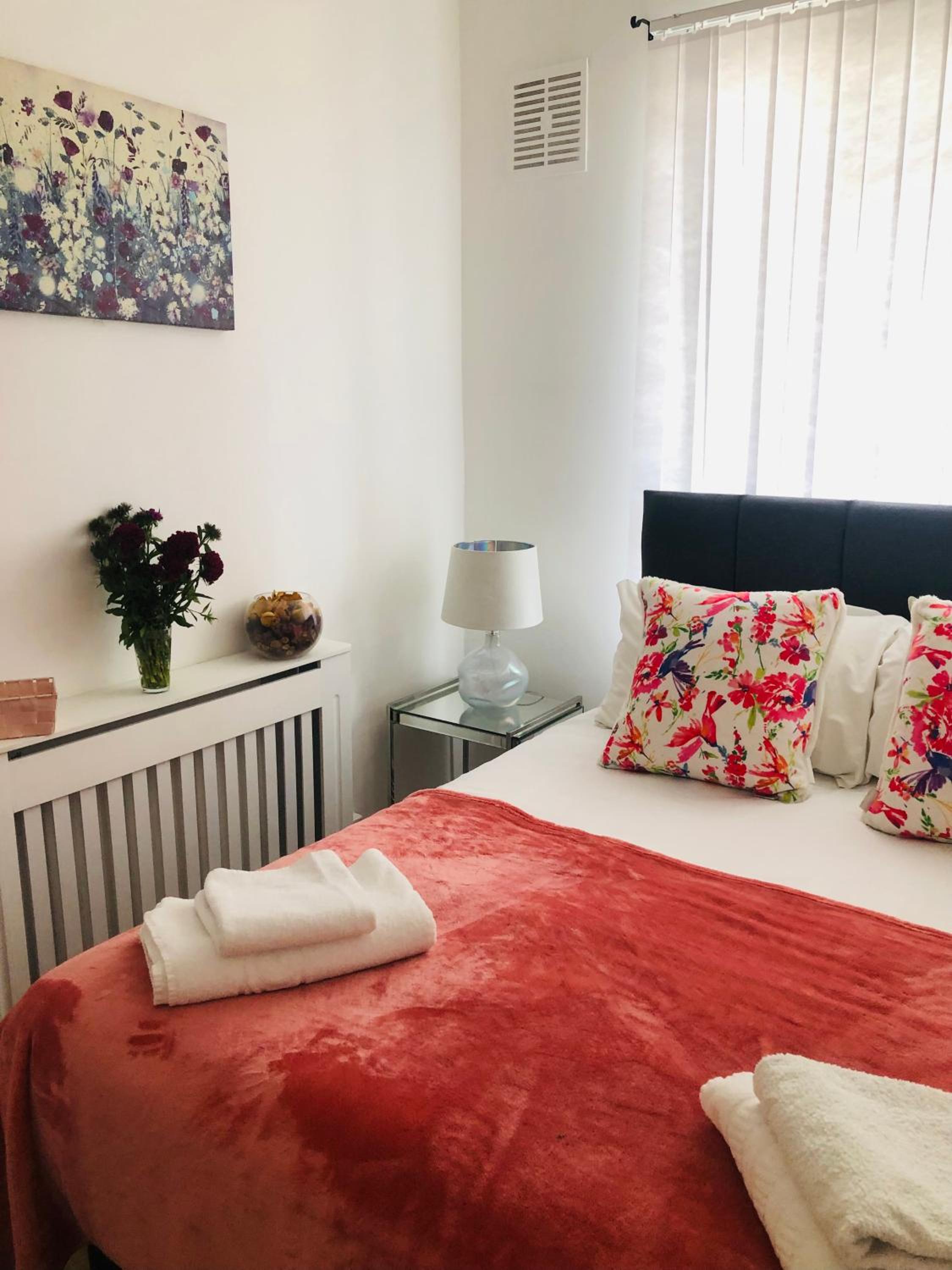 One-Bedroom Apartment photo 2