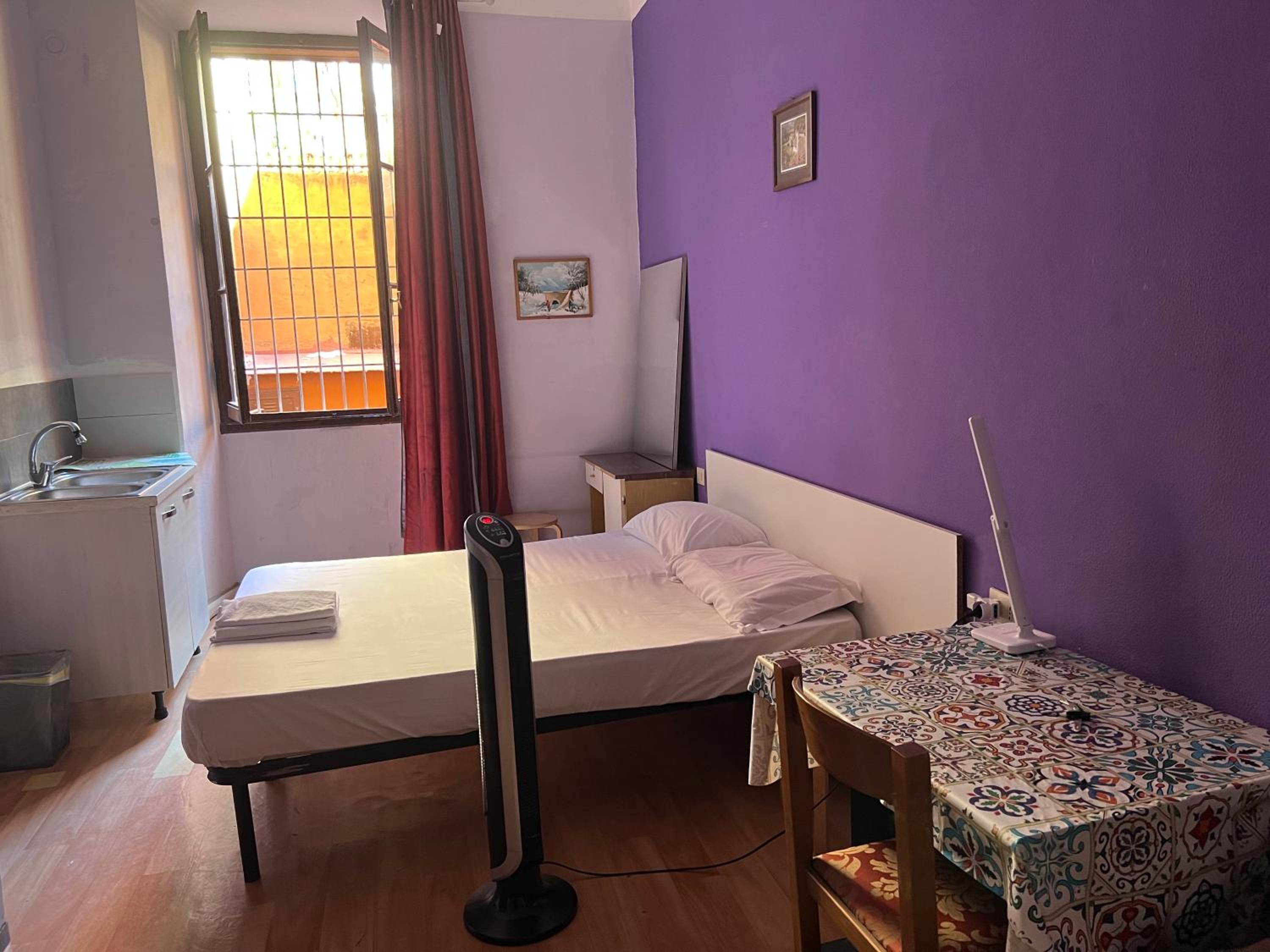 Single Room with Shared Bathroom photo 1