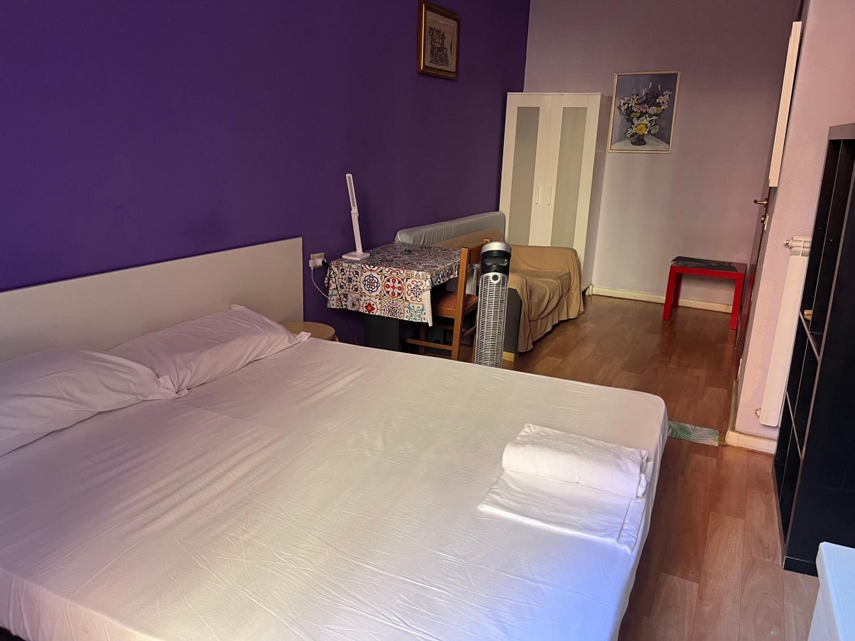 Single Room with Shared Bathroom photo 3