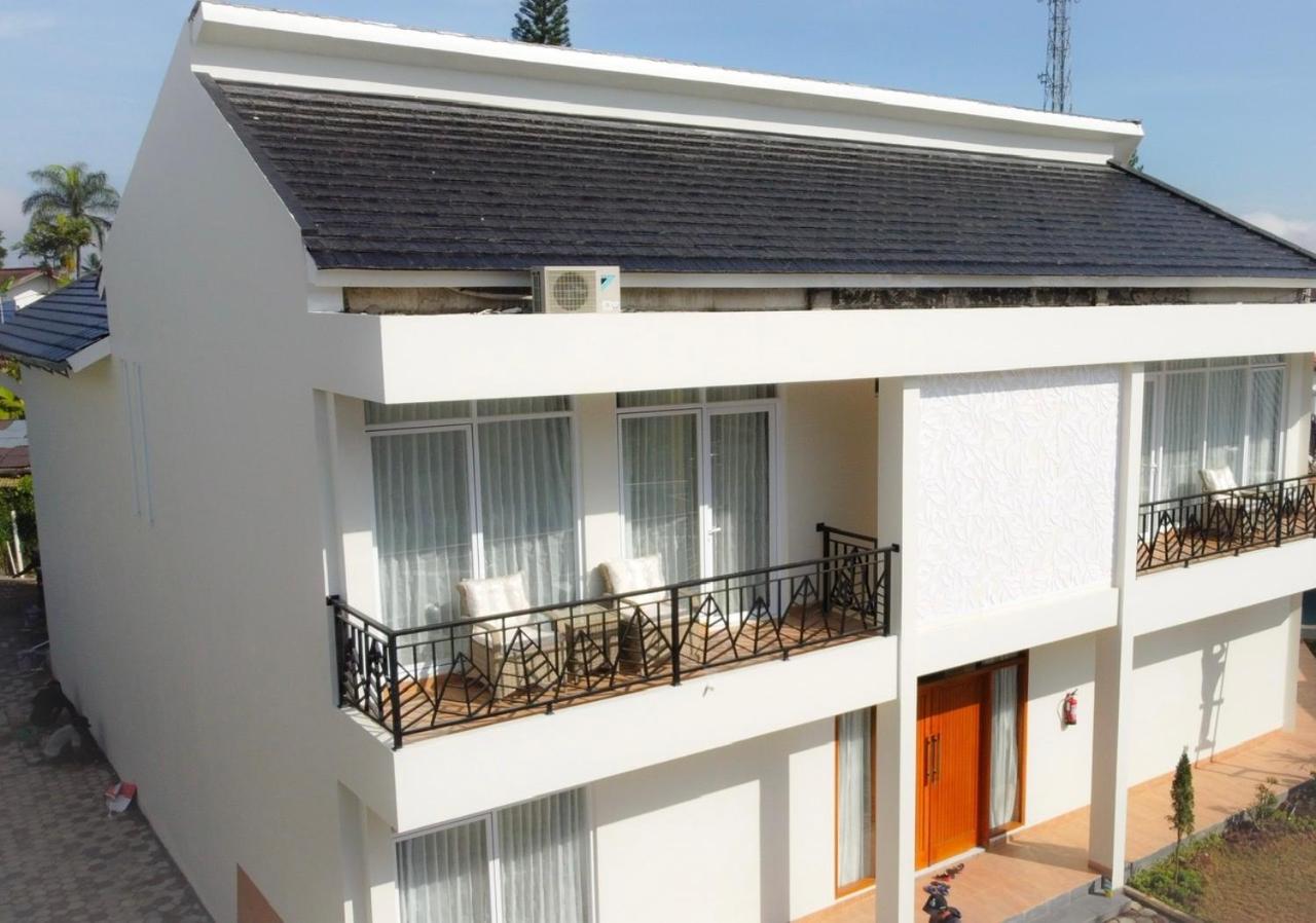 Three-Bedroom Villa photo 3