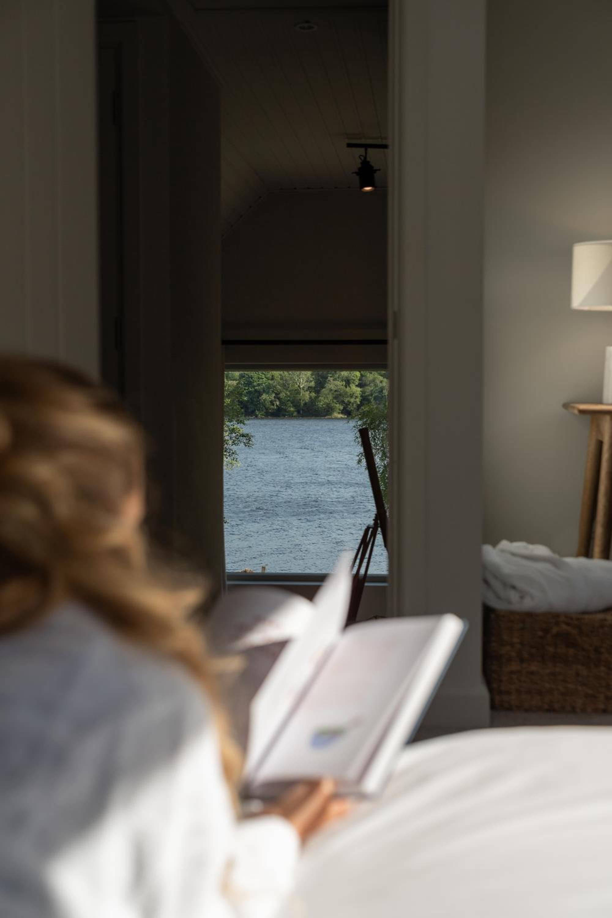 Suite with Lake View - Photo 10