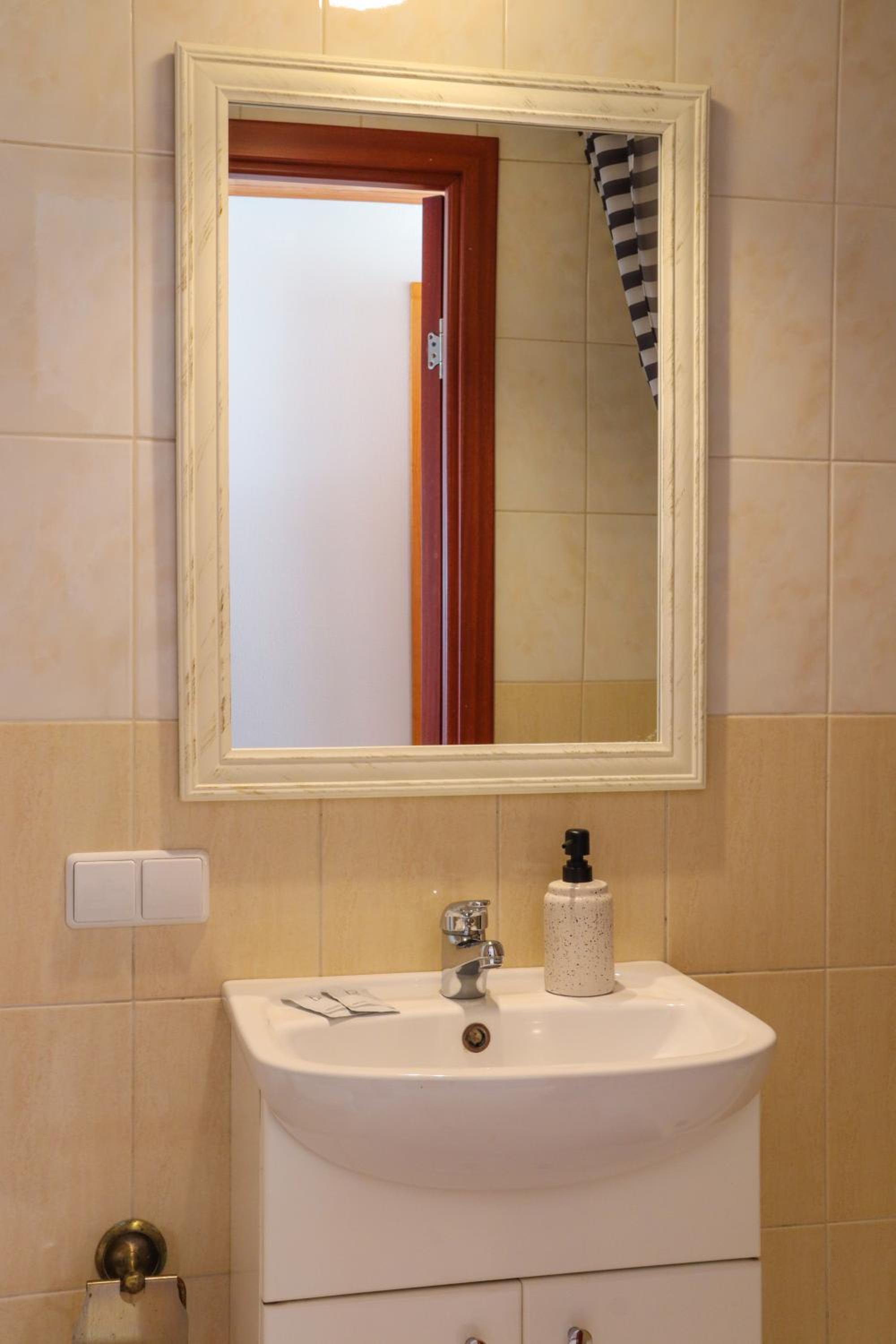 Standard Double Room - Photo 25