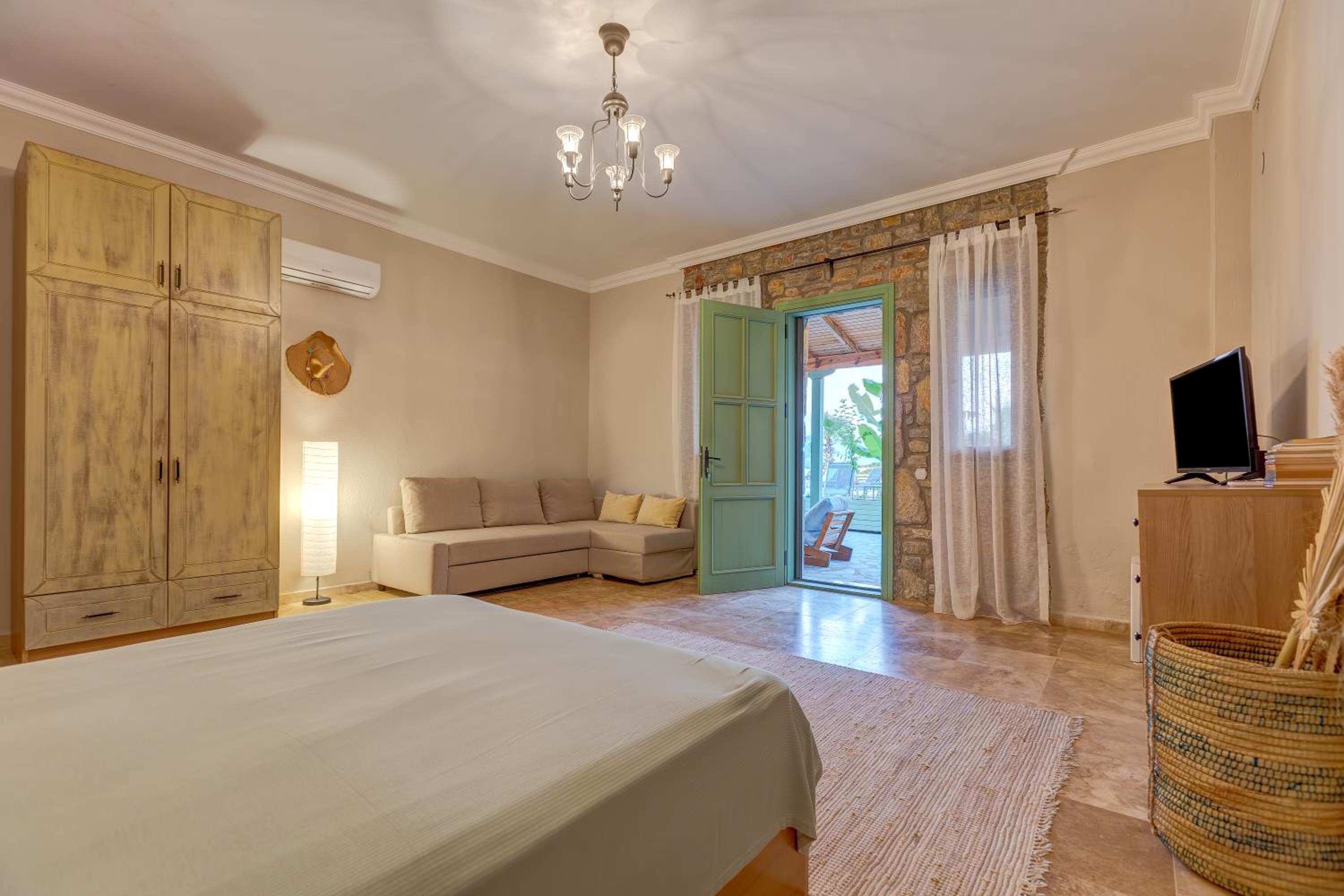 Deluxe Family Room