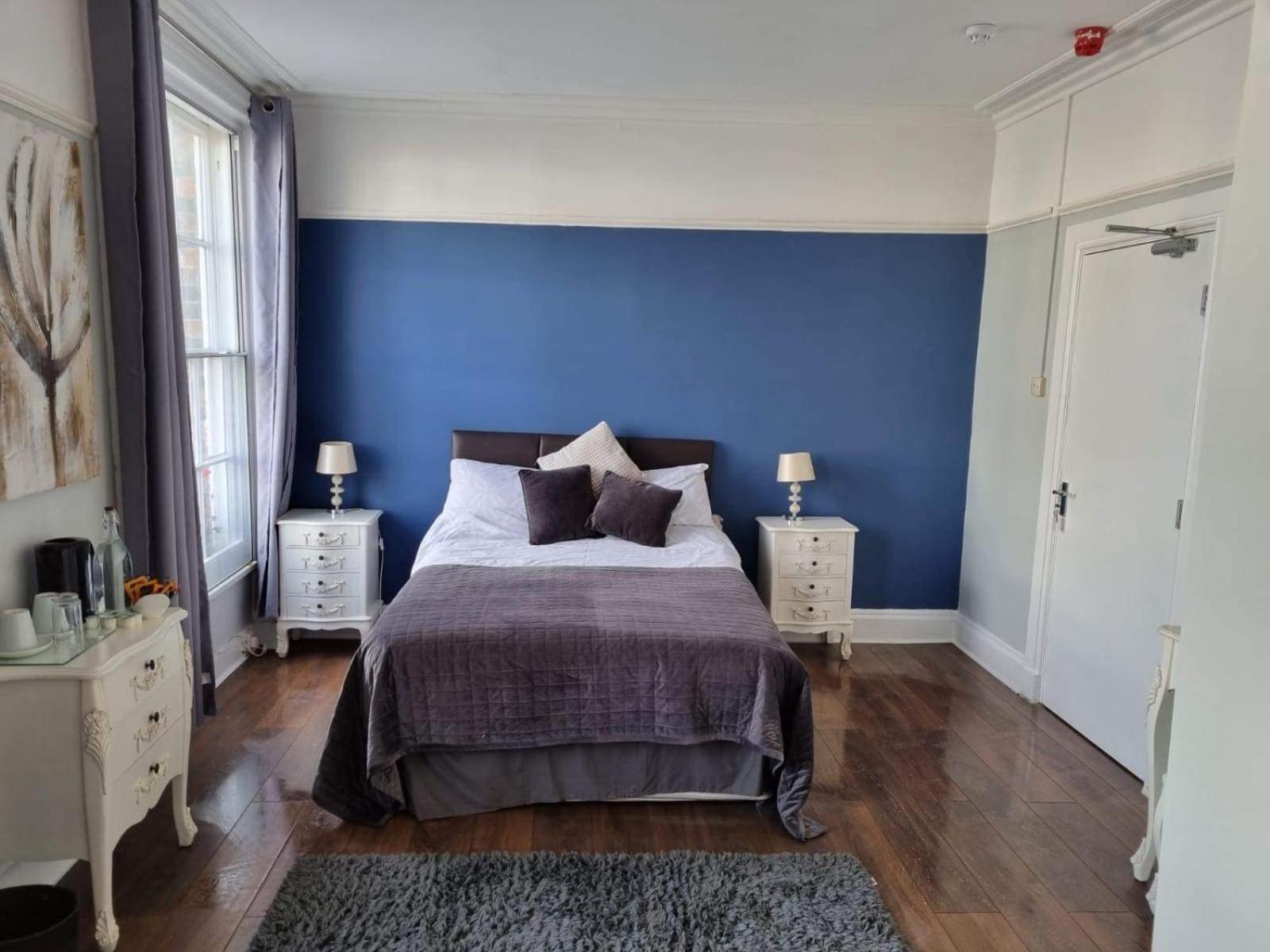 Double Room with Private Bathroom photo 2