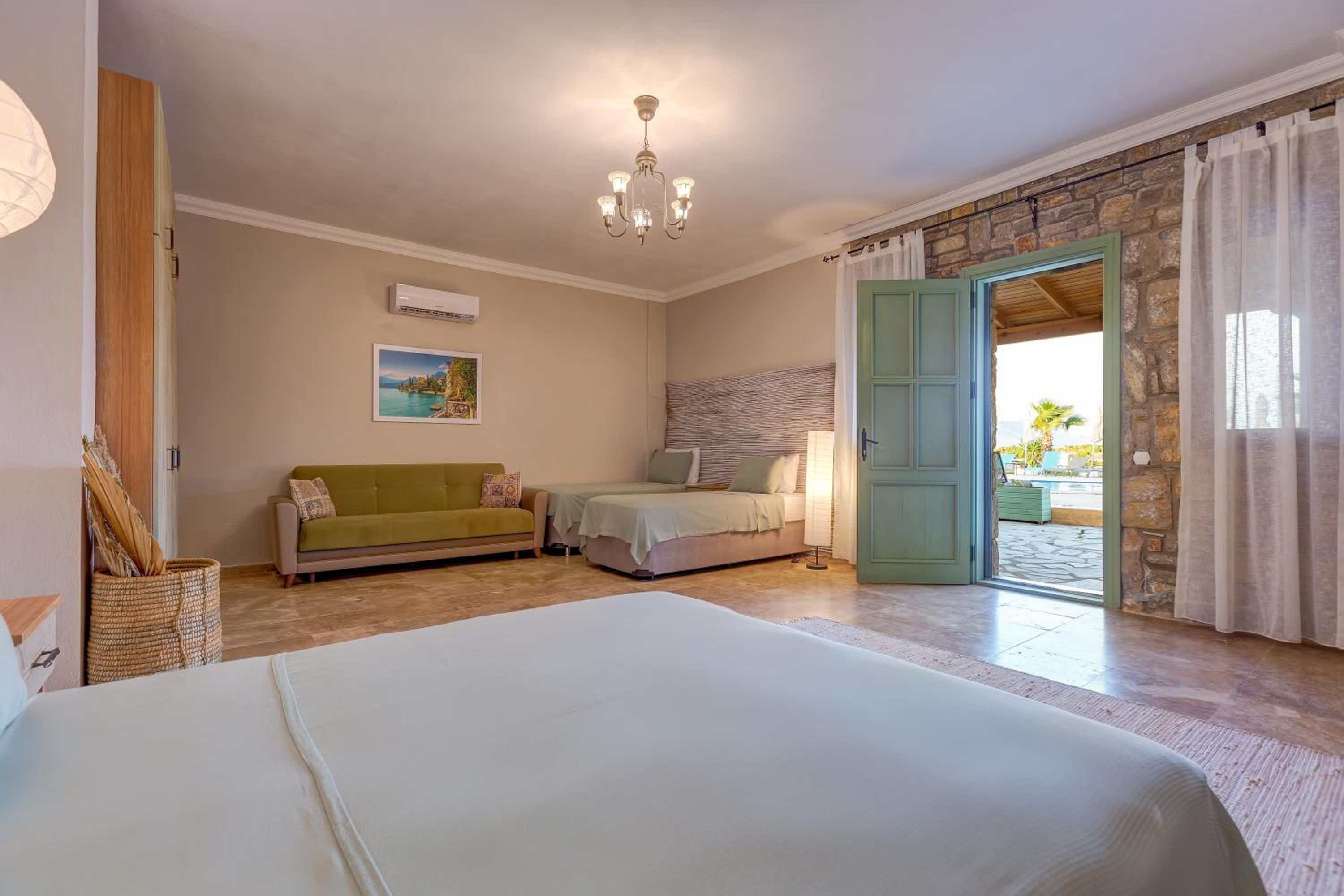 Deluxe Family Room
