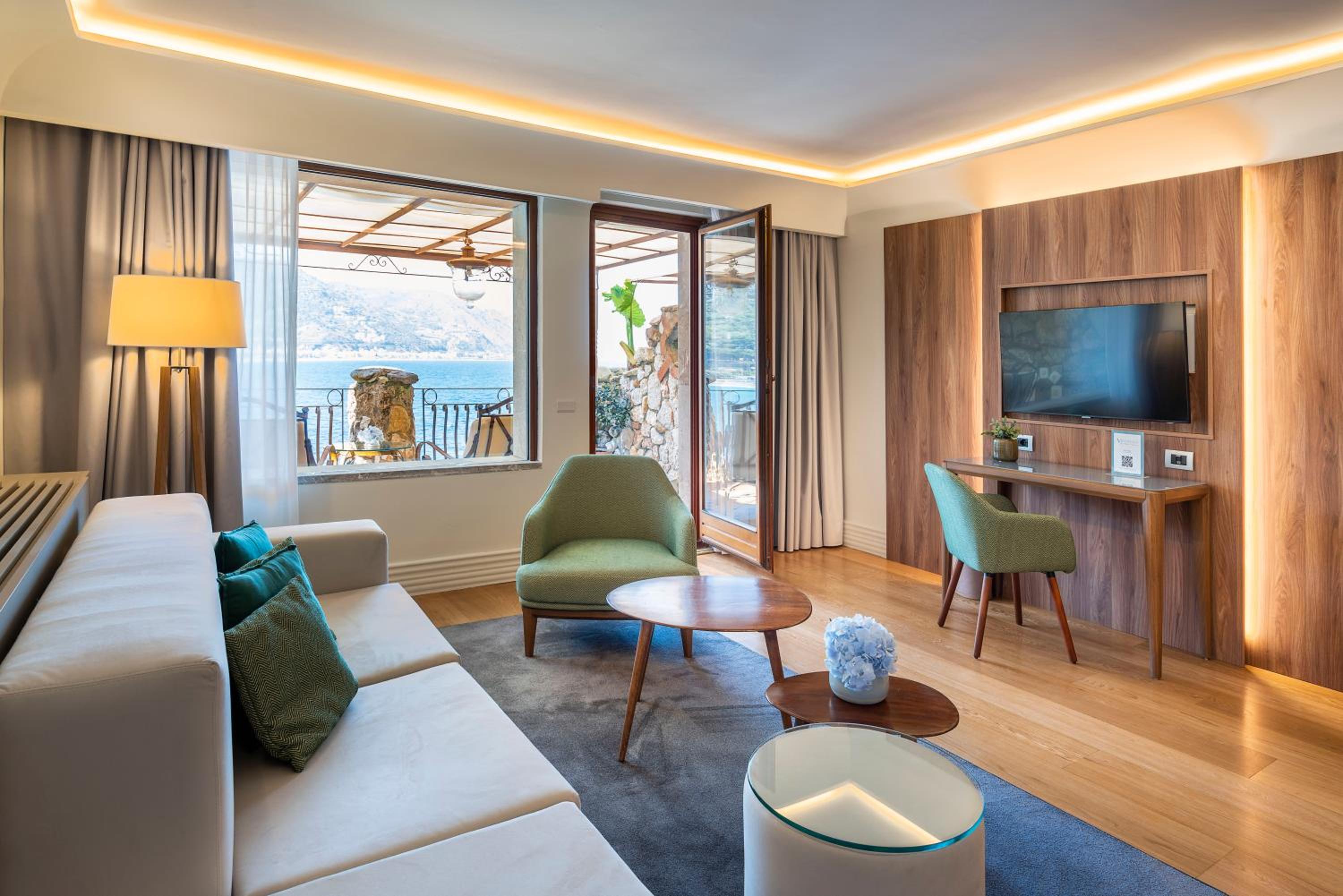 Junior Suite (2 adults) with Sea View - Photo 2