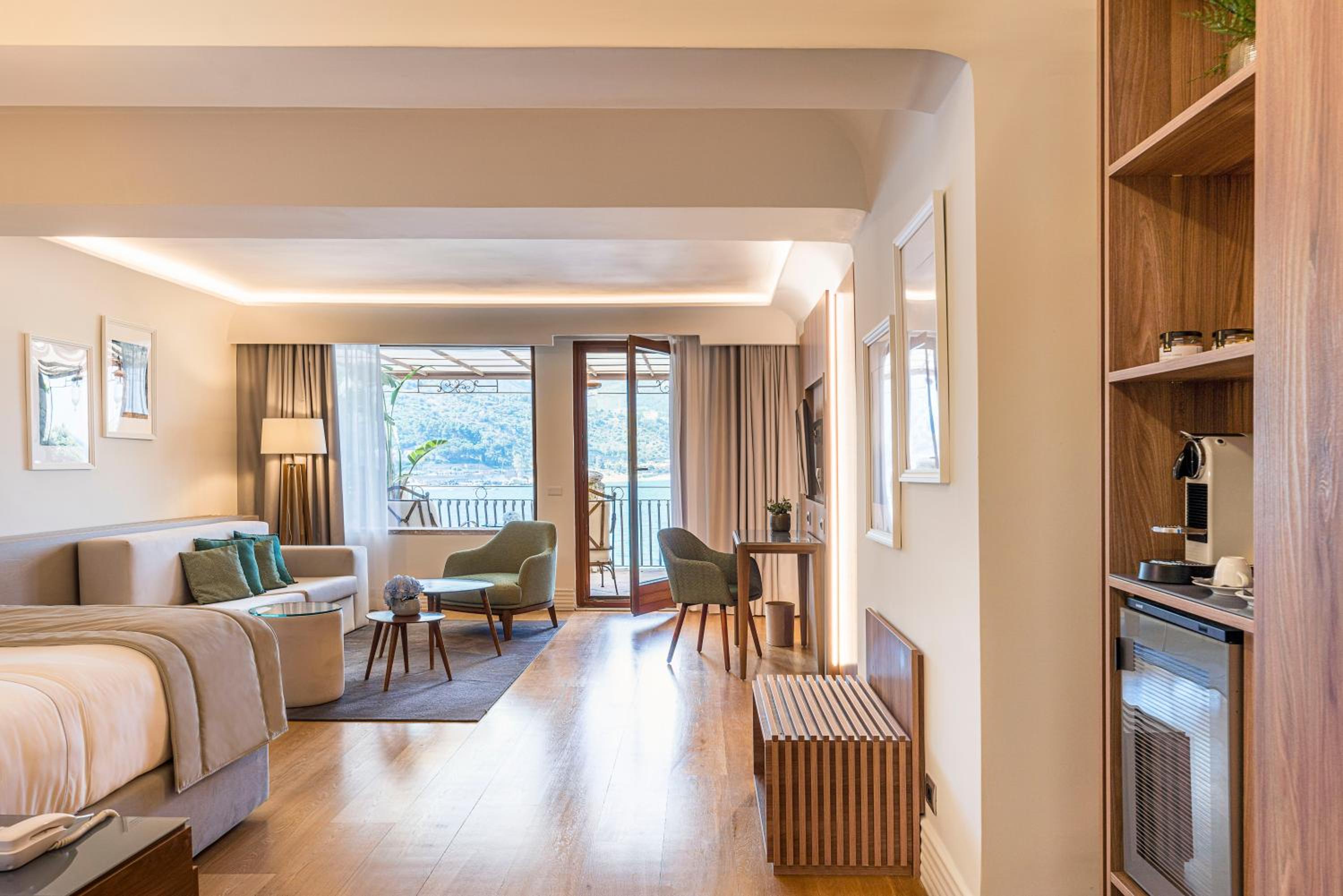 Junior Suite (2 adults) with Sea View - Photo 3