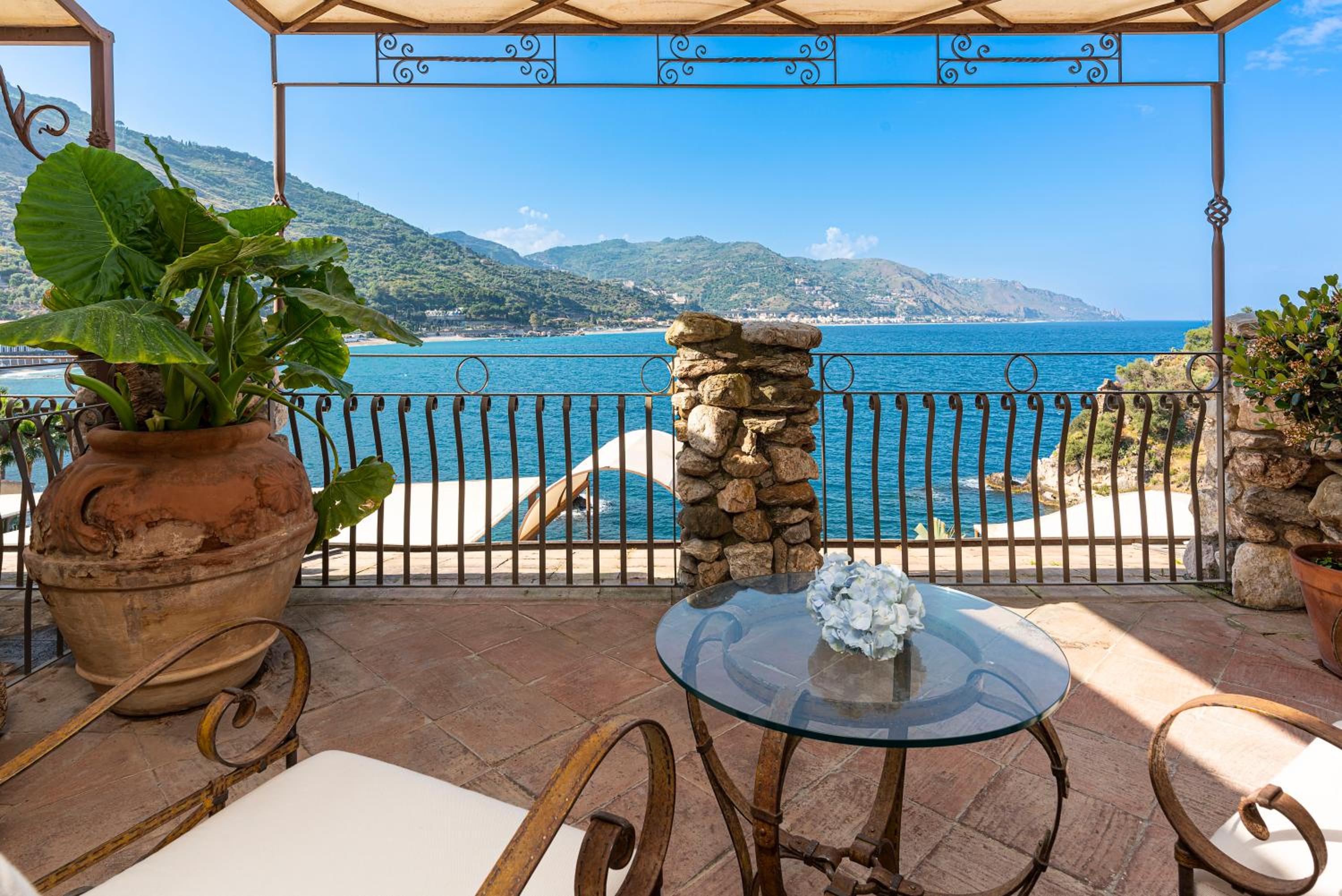 Junior Suite (2 adults) with Sea View - Photo 4