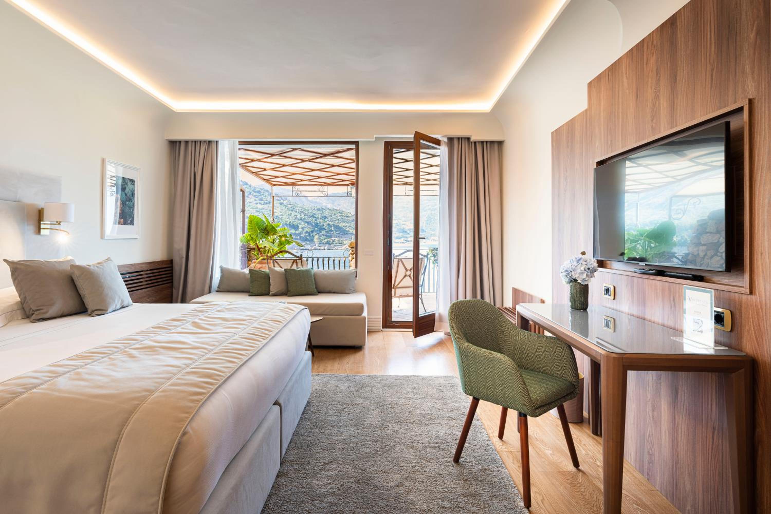 Junior Suite (2 adults) with Sea View - Photo 1