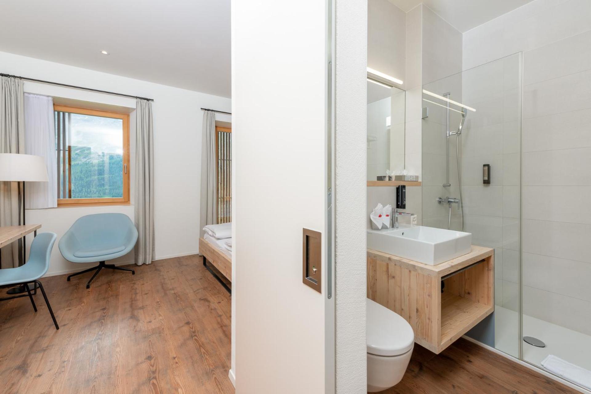 Double Room with Balcony - Photo 6