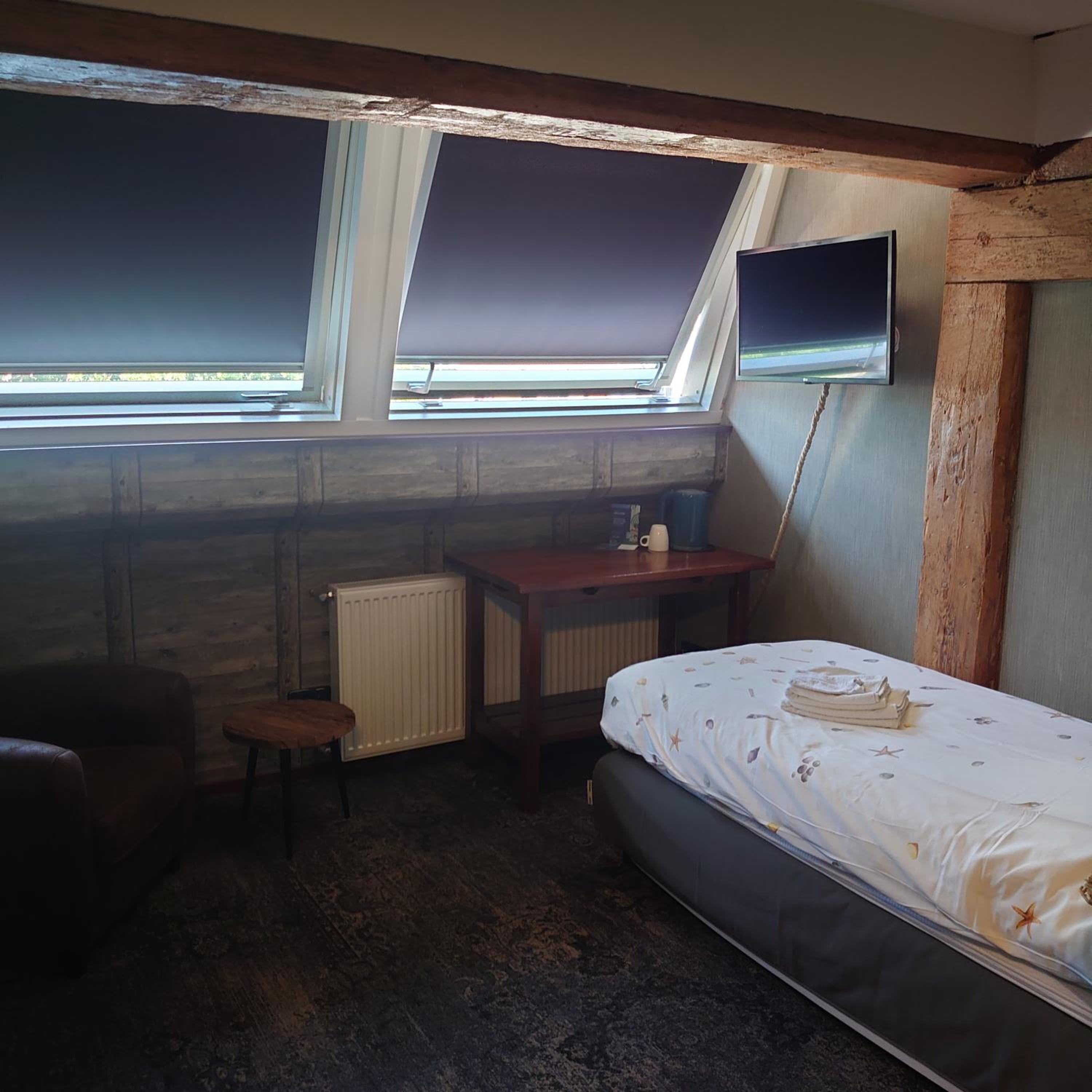 Single Room photo 3