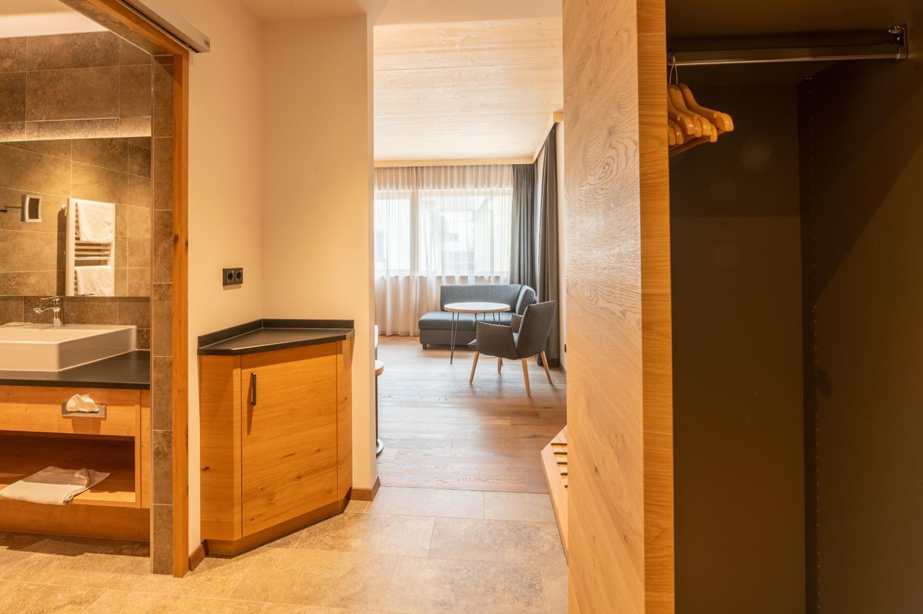 Deluxe Double or Twin Room photo 2