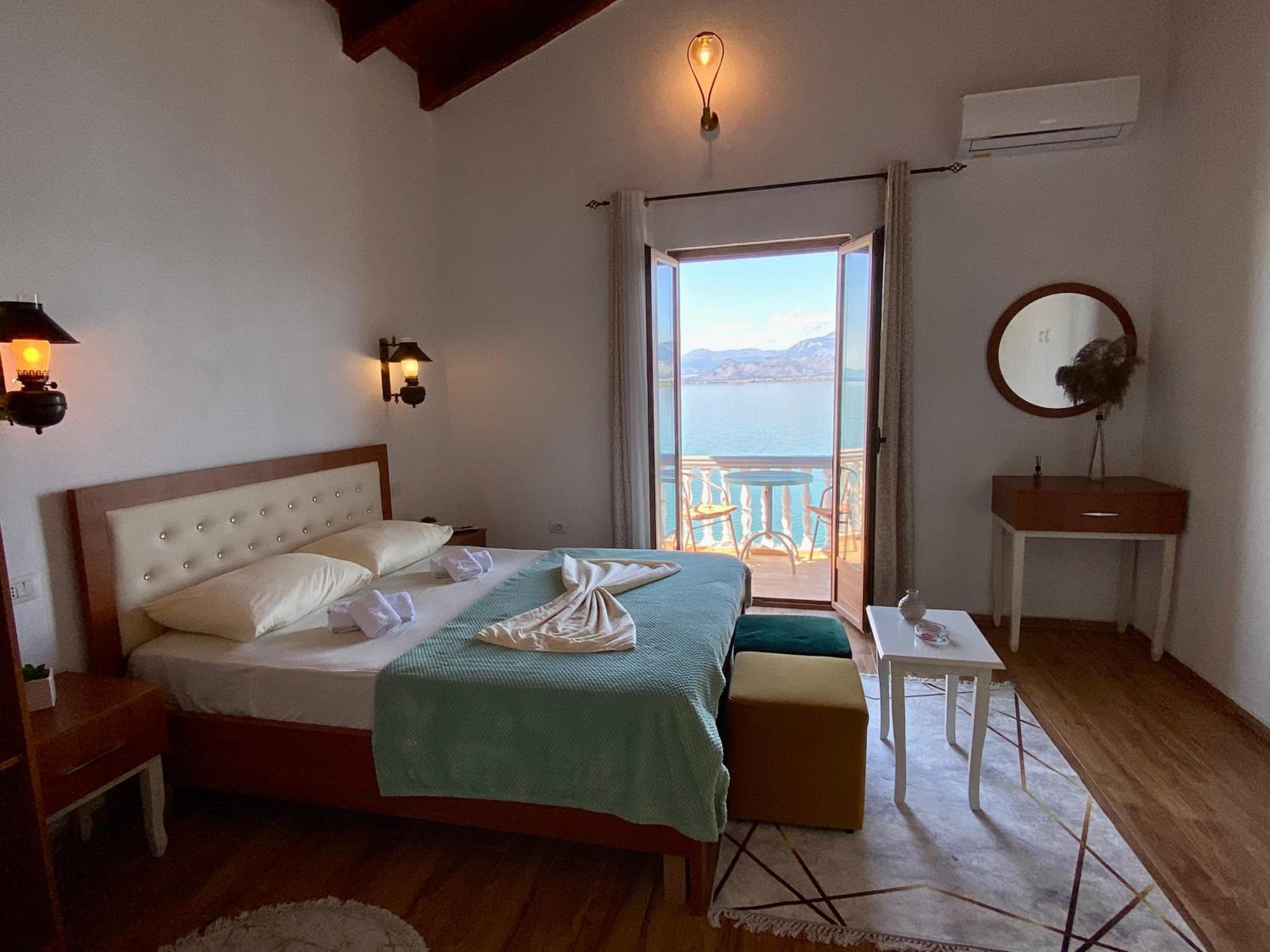 Double Room with Lake View photo 2