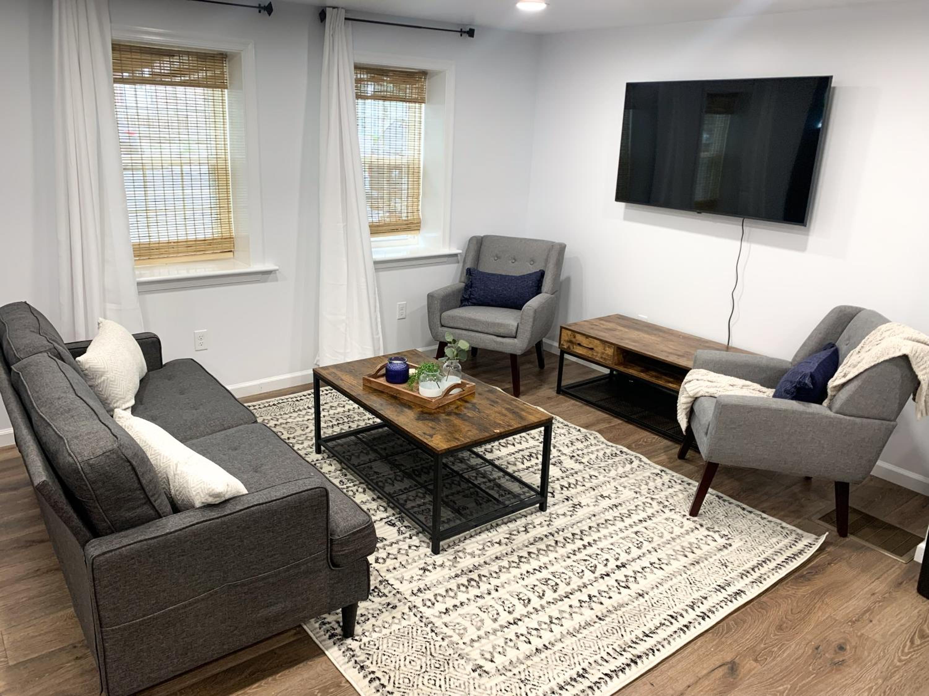 Three-Bedroom House photo 3