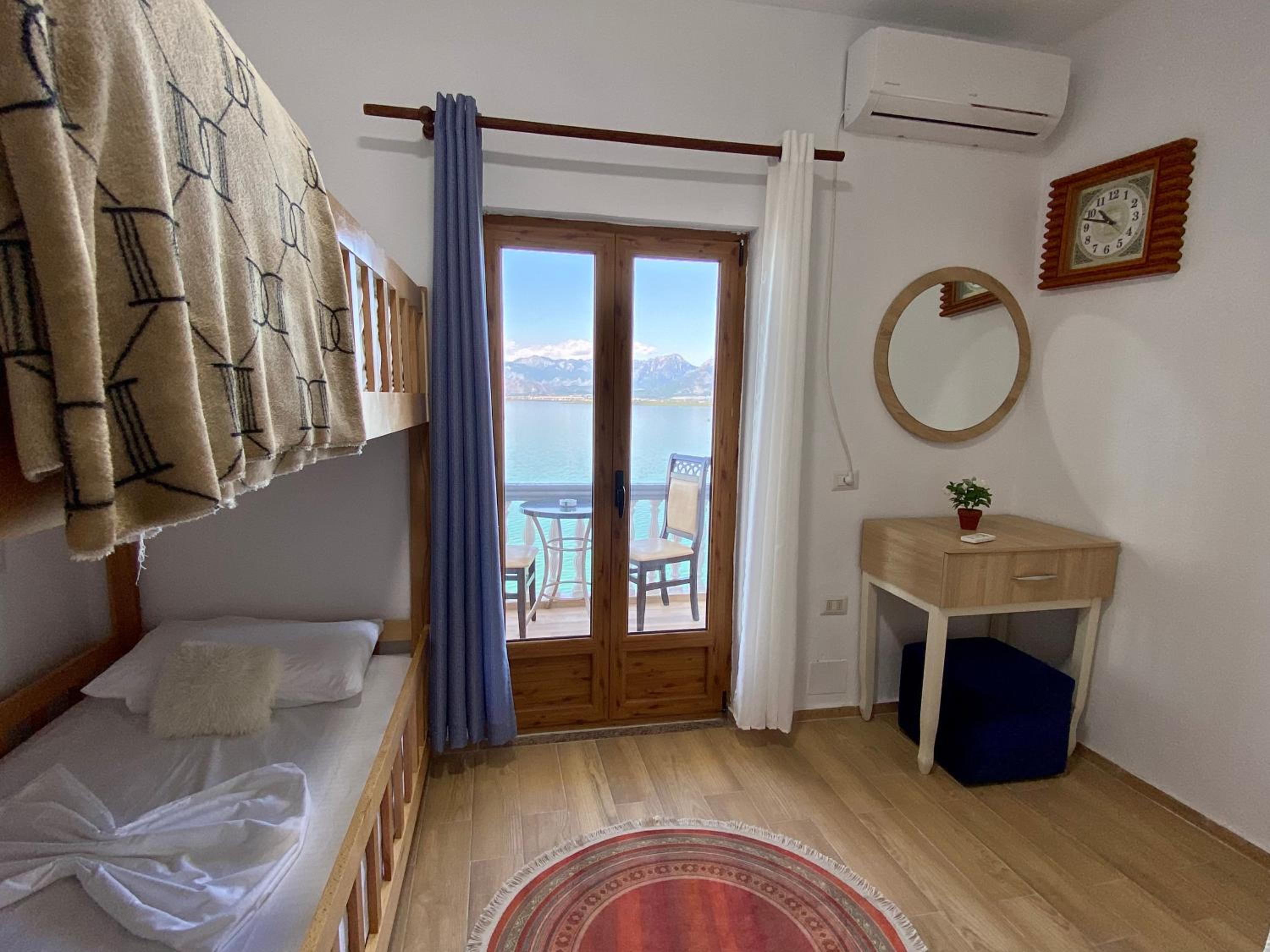 Twin Room with Lake View photo 1
