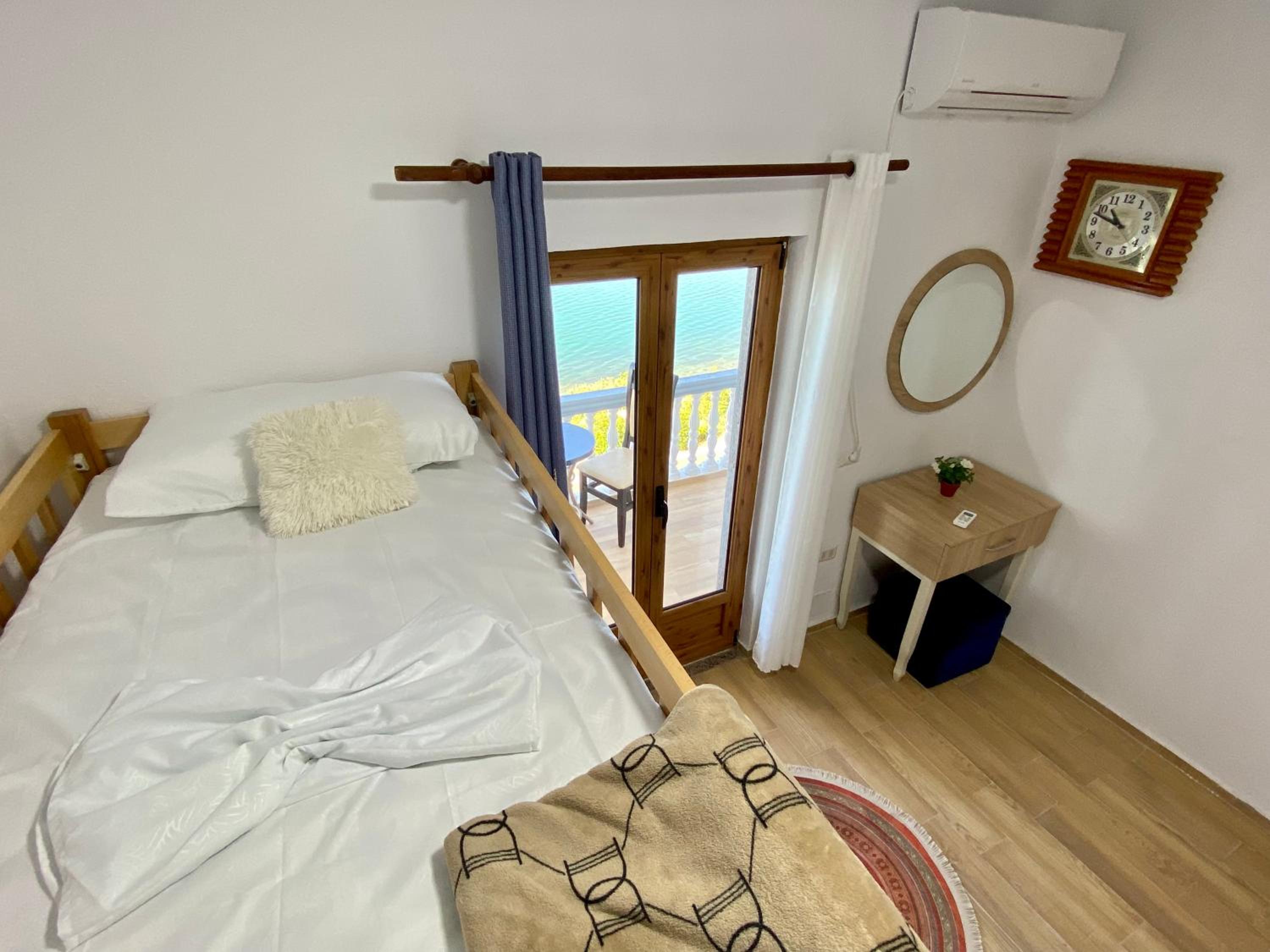 Twin Room with Lake View photo 2