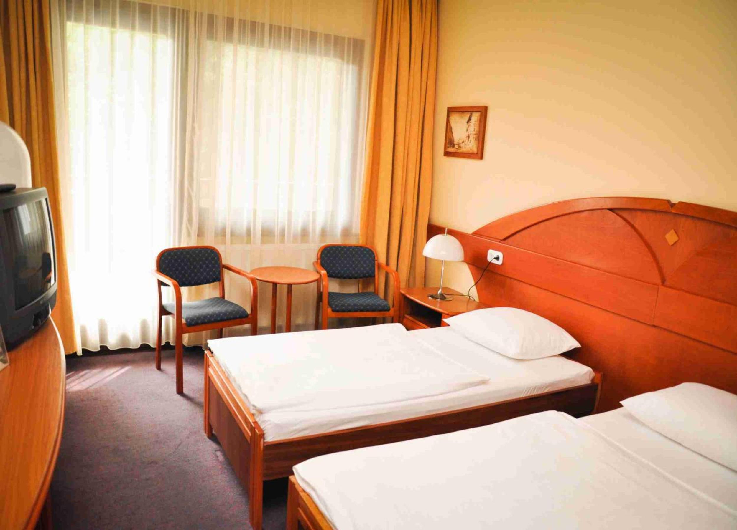 Standard Twin Room photo 3