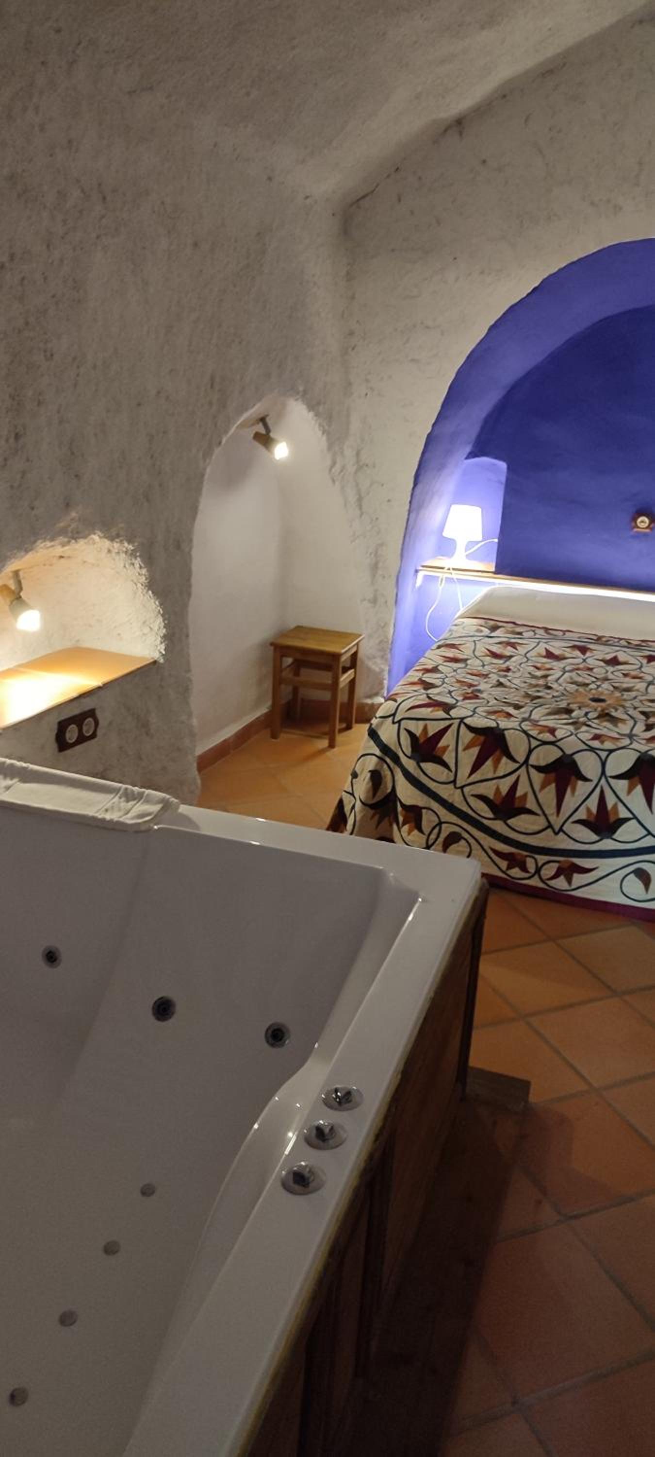 Superior Cave with Hot tub - Photo 8