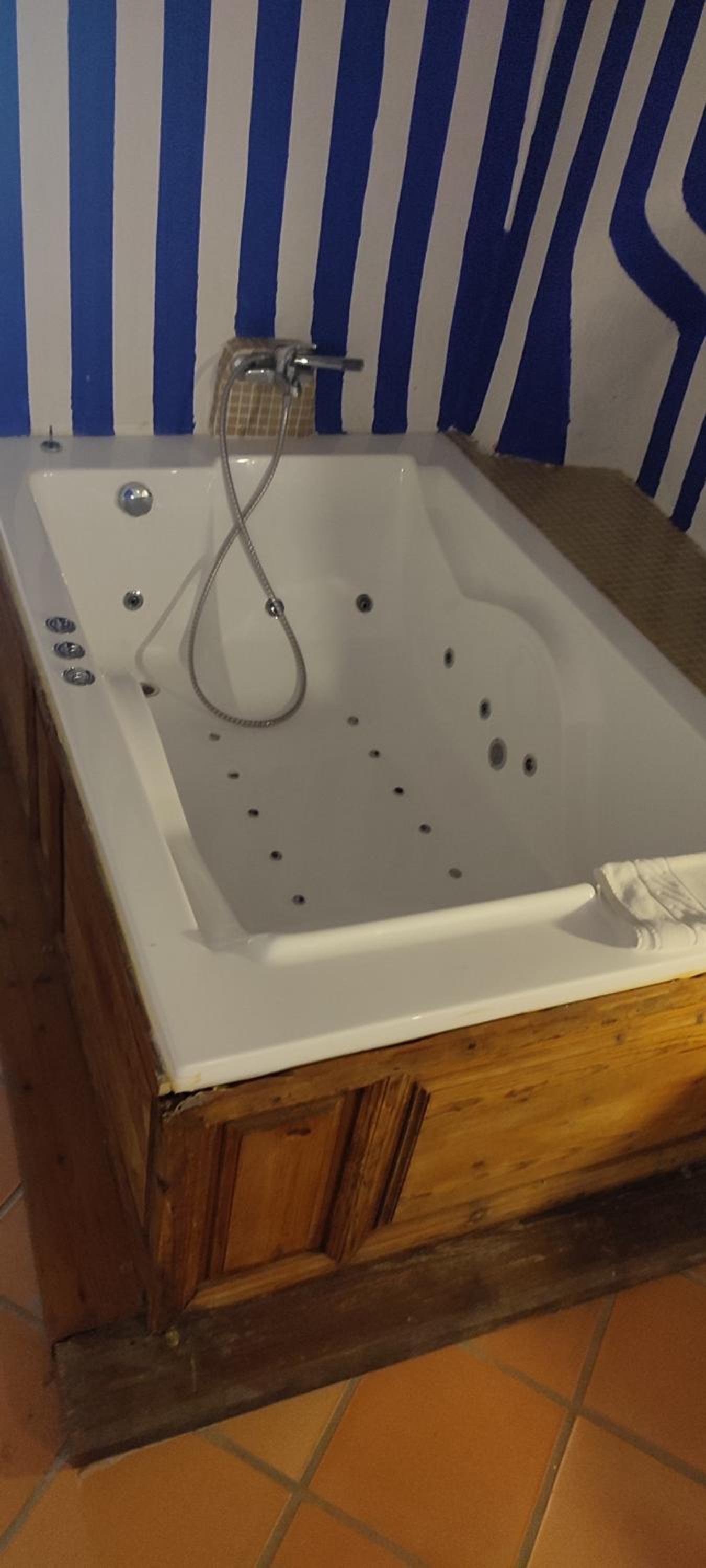 Superior Cave with Hot tub - Photo 55
