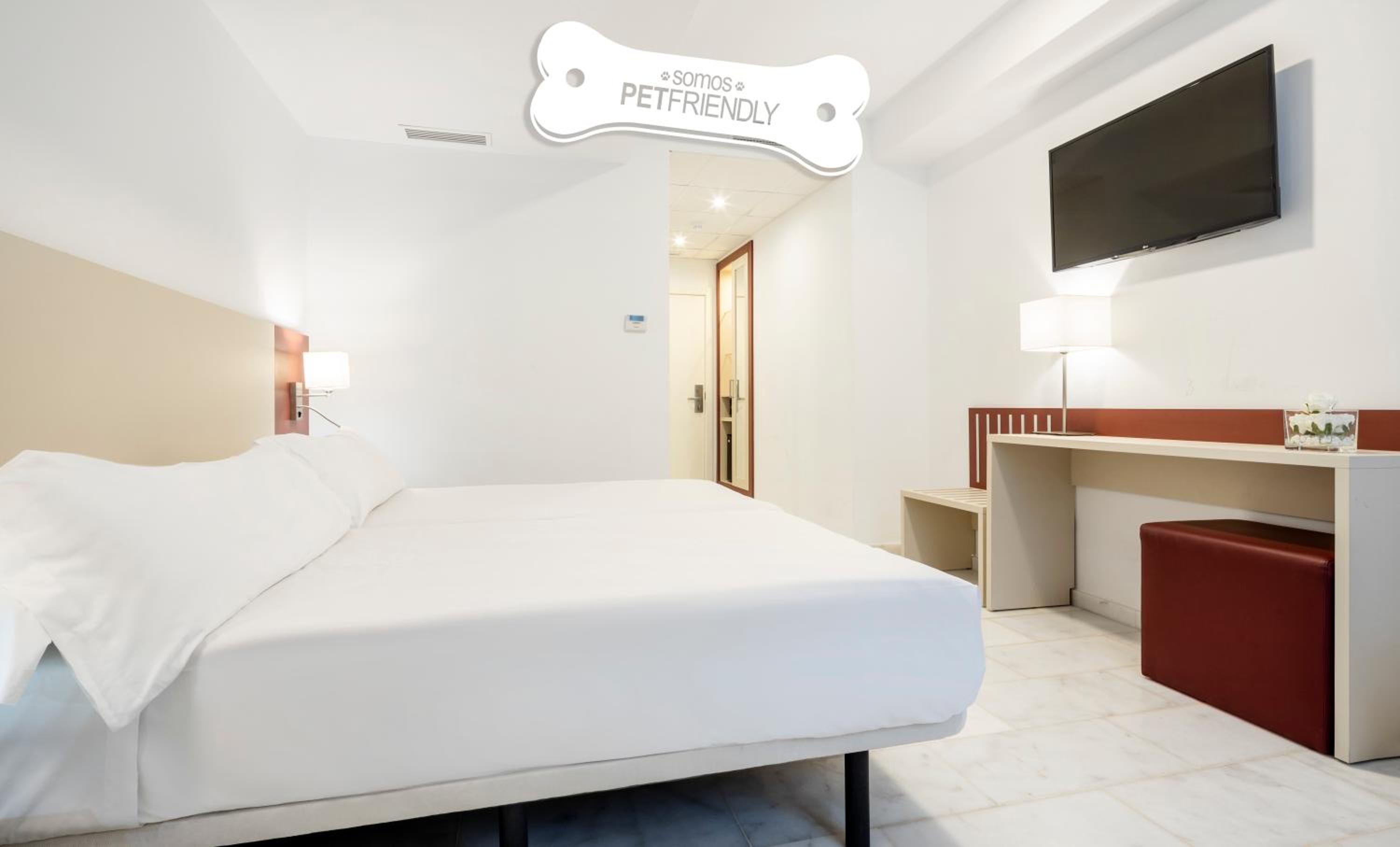 Standard Double Room Pet Friendly thumbnail 5