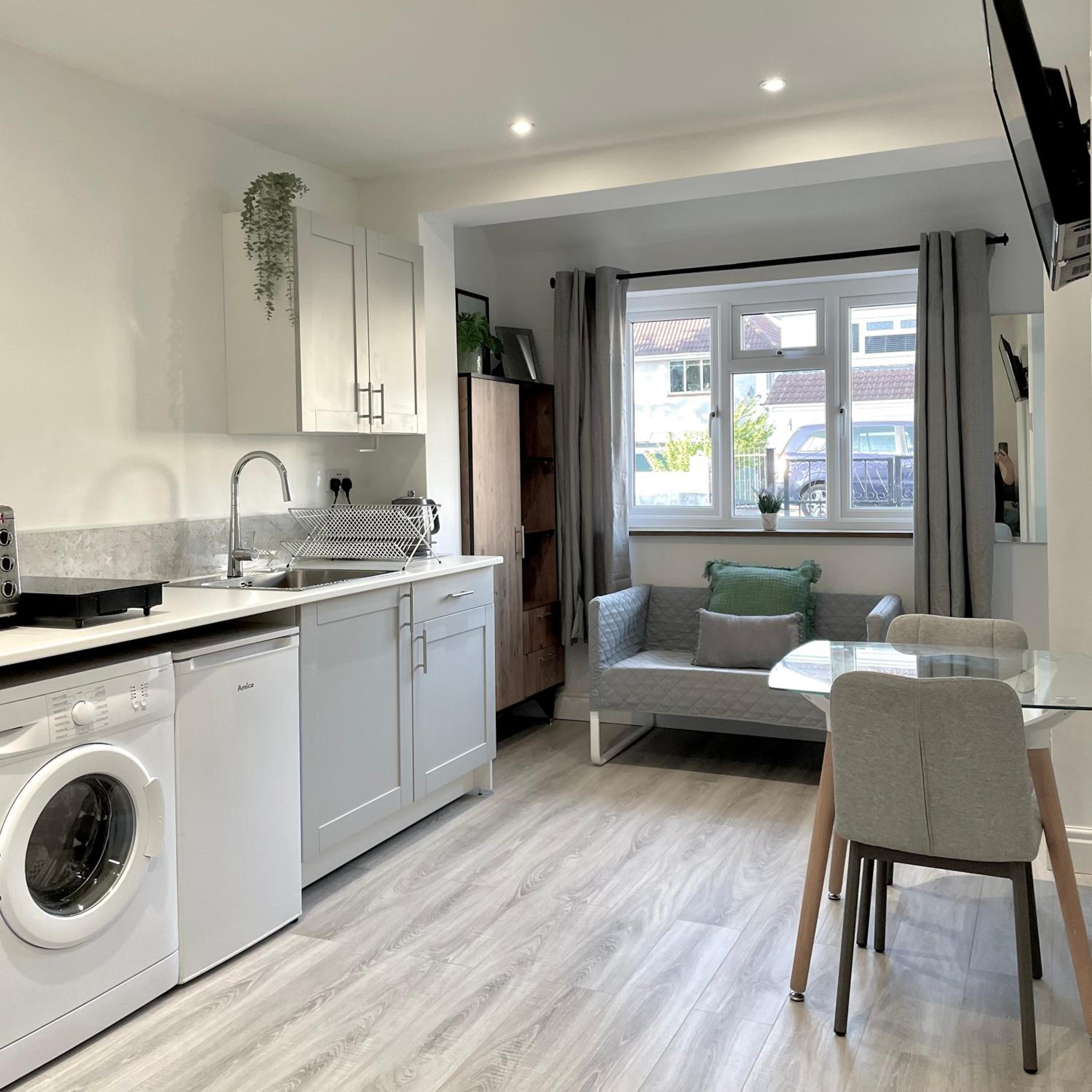 One-Bedroom Apartment - Photo 12