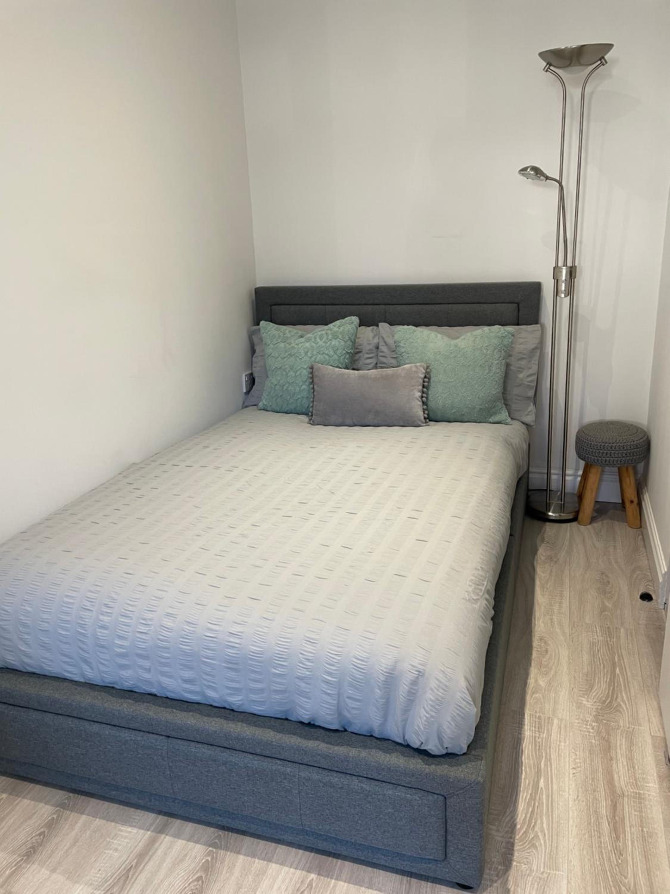 One-Bedroom Apartment - Photo 1