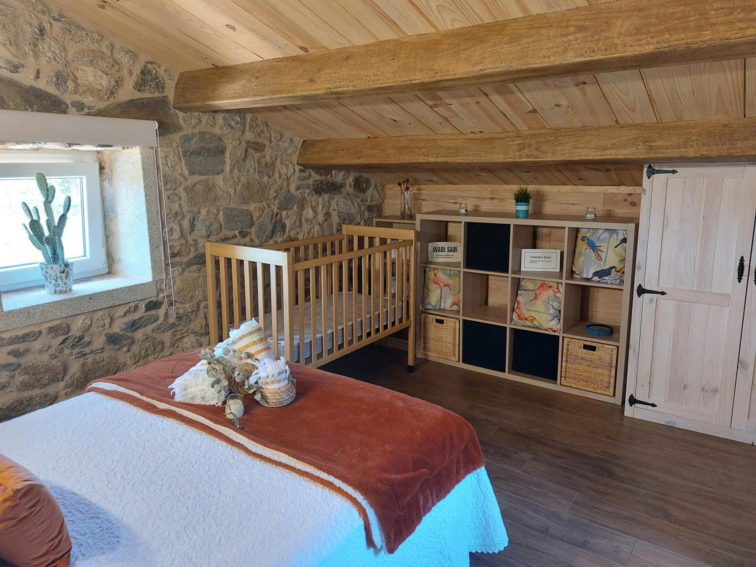 Family Room with Private Bathroom - Photo 5