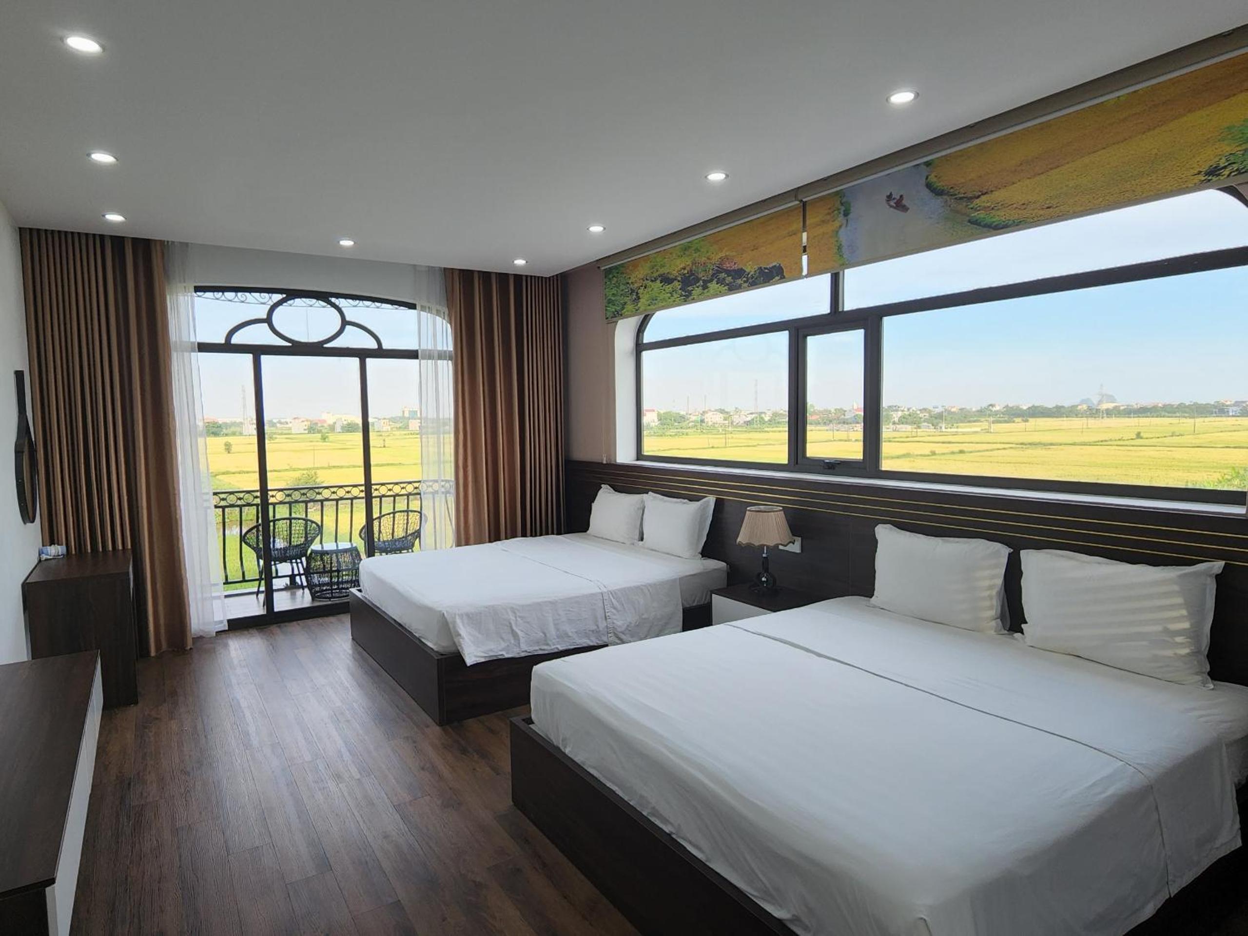 King Room with Balcony - Photo 15