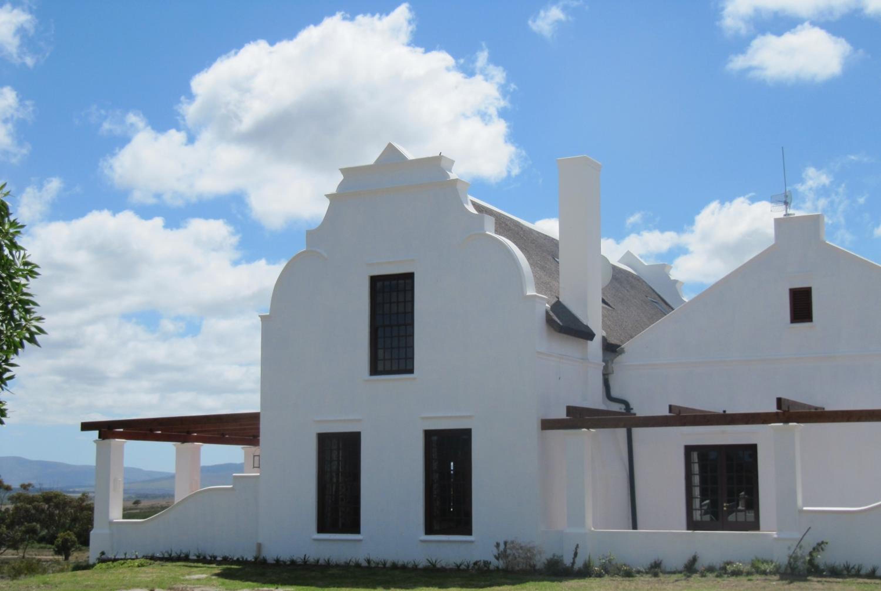 Three-Bedroom House photo 2
