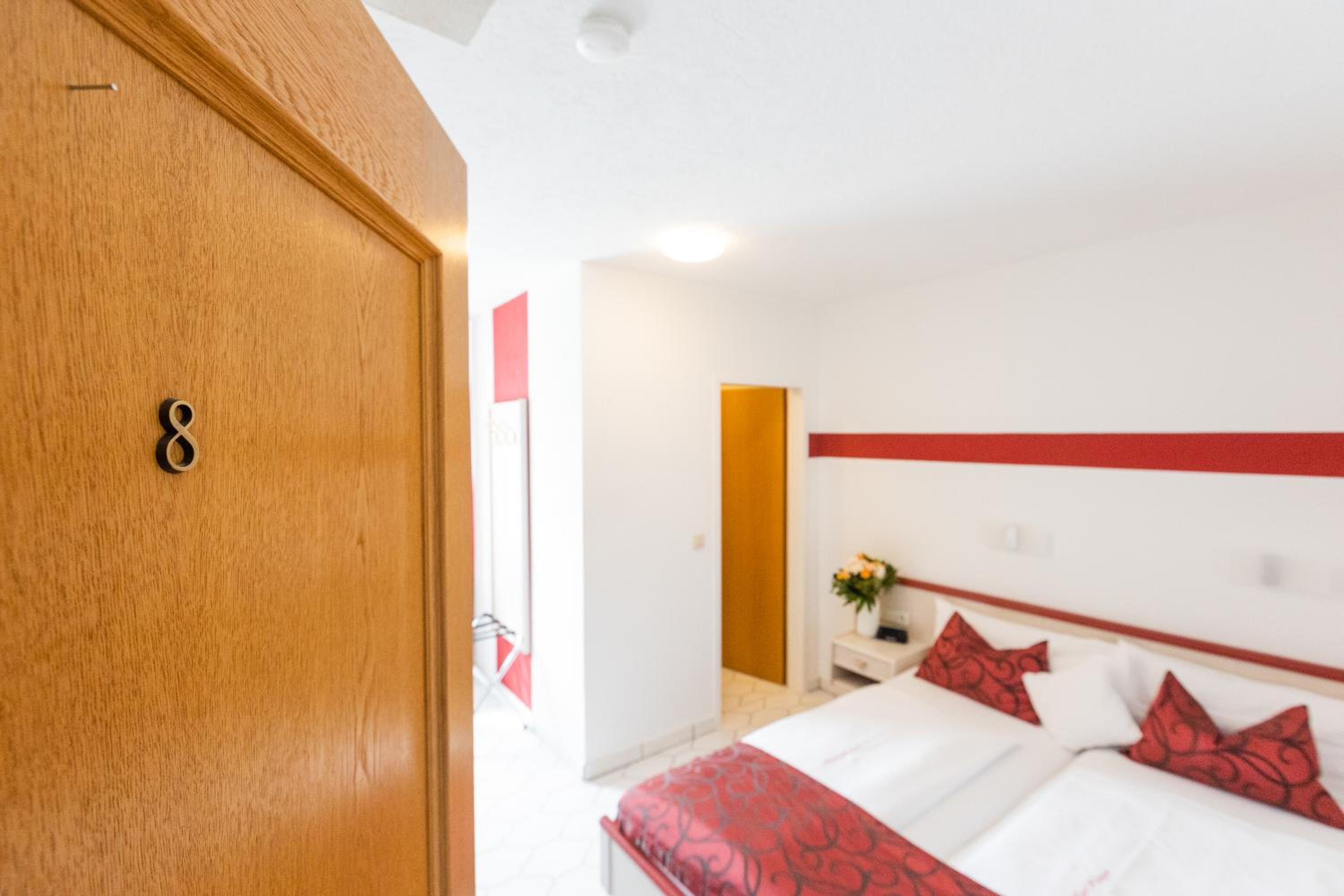 Budget Double Room - Photo 1