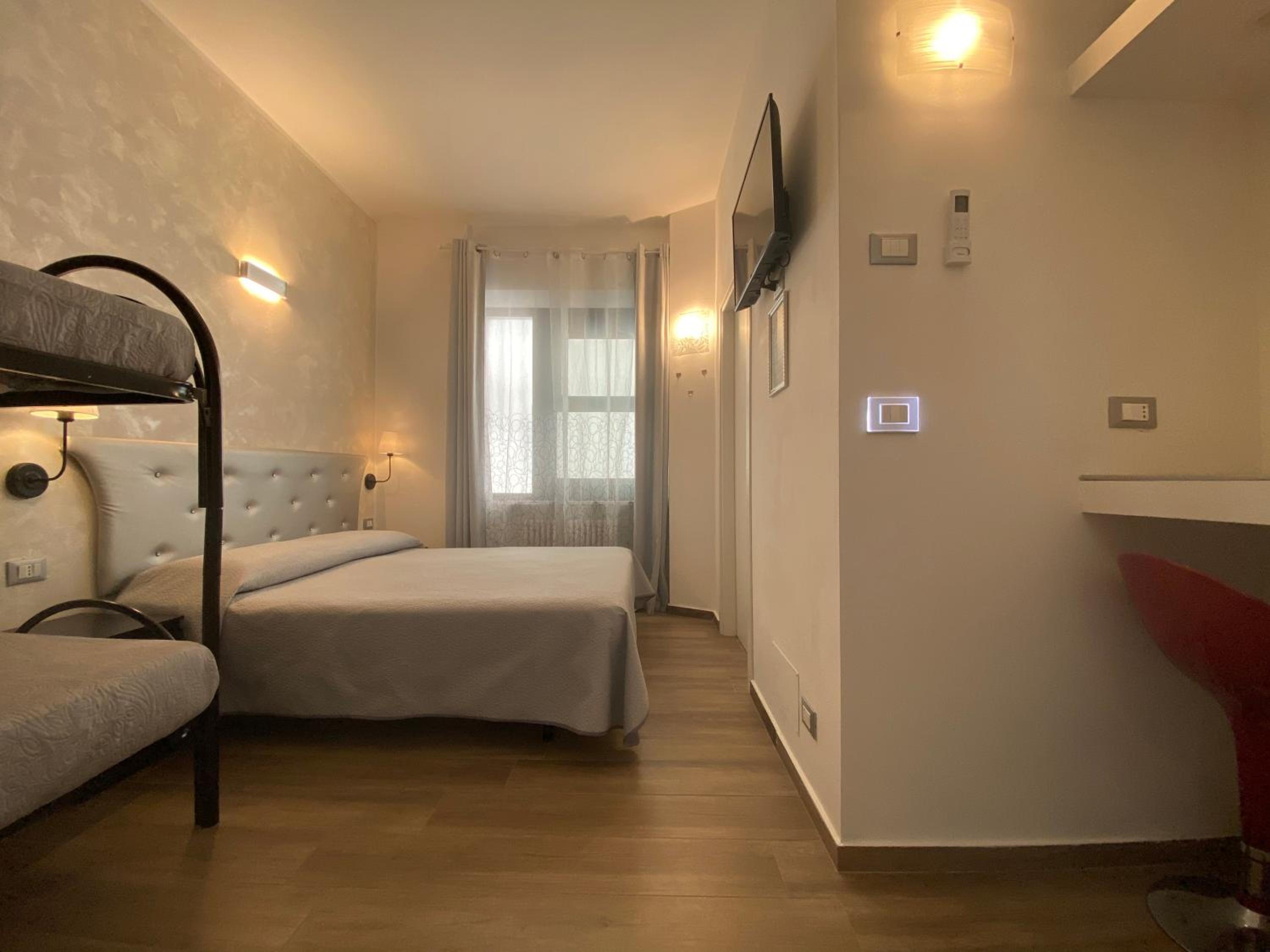 Quadruple Room with Private Bathroom photo 1