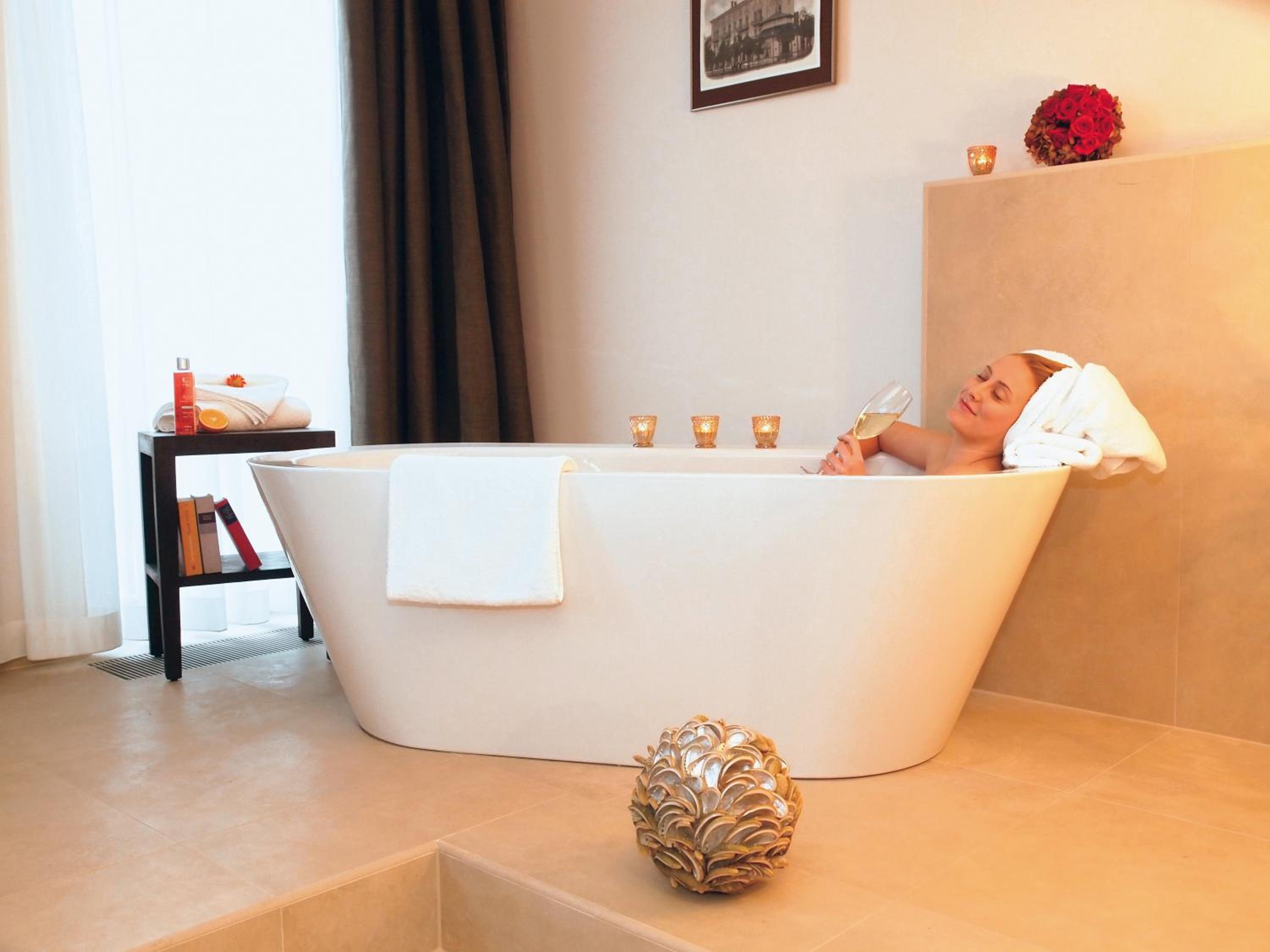 Deluxe Sea Room