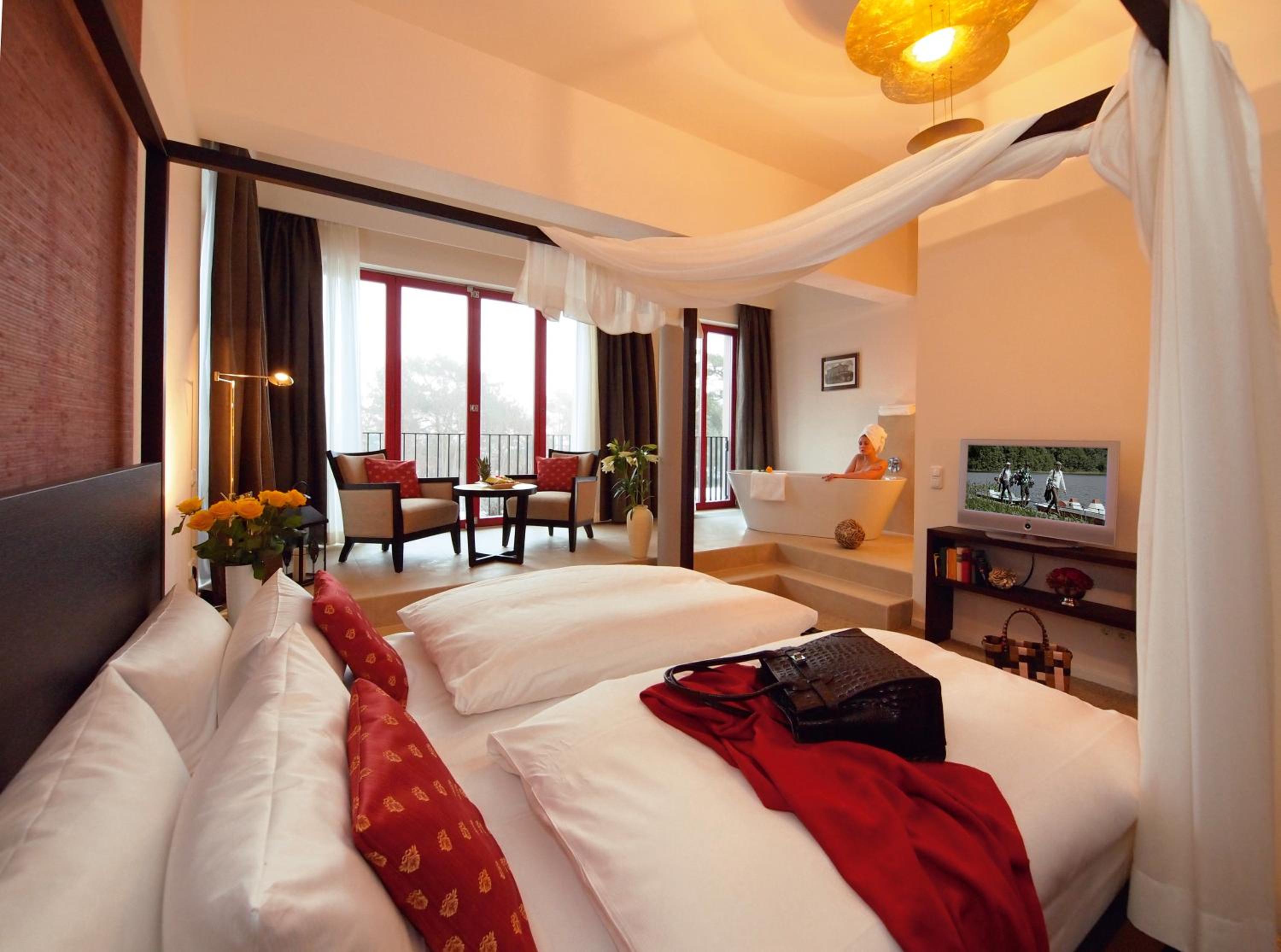 Deluxe Sea Room